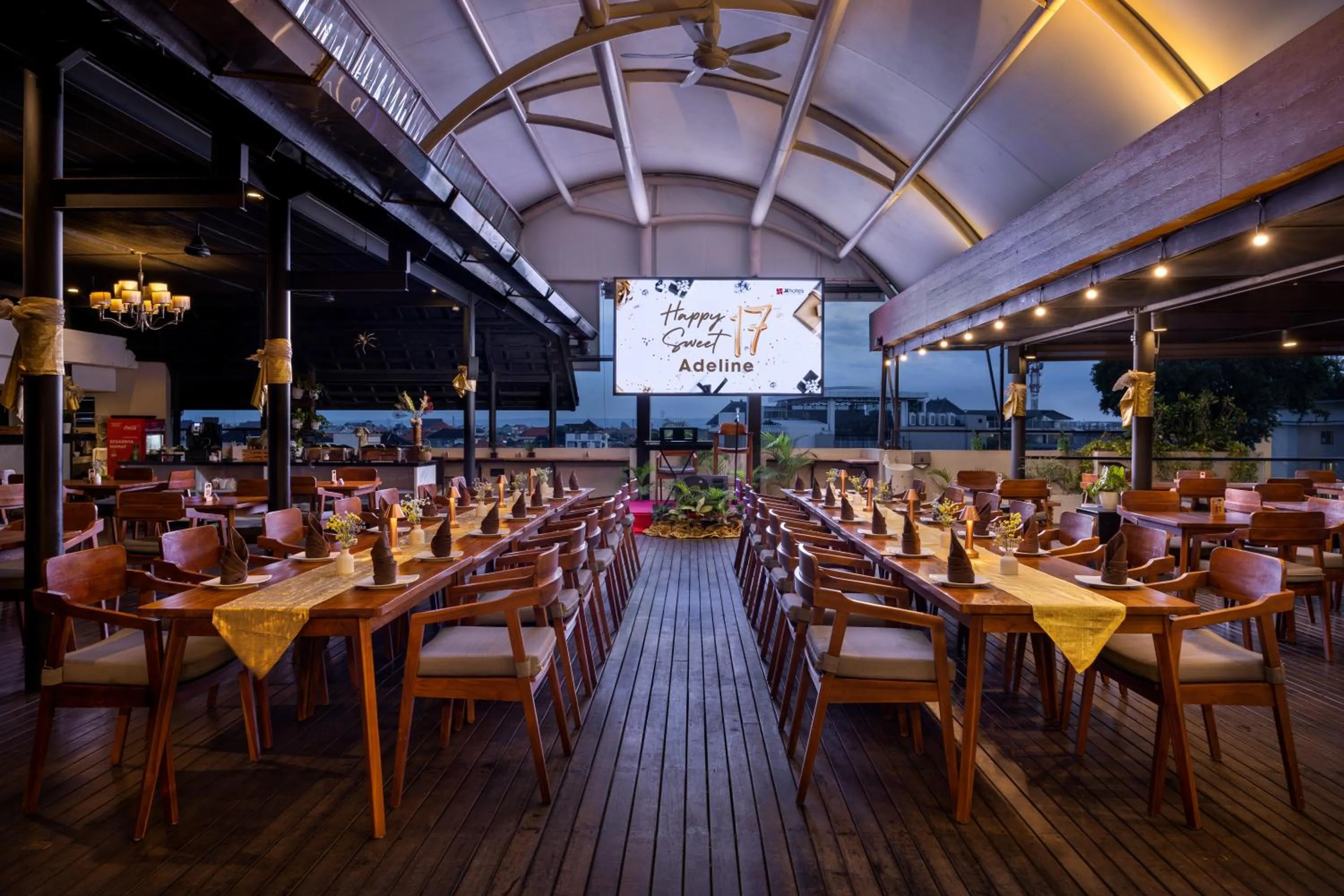 Restaurant/places to eat in J4 Hotels Legian