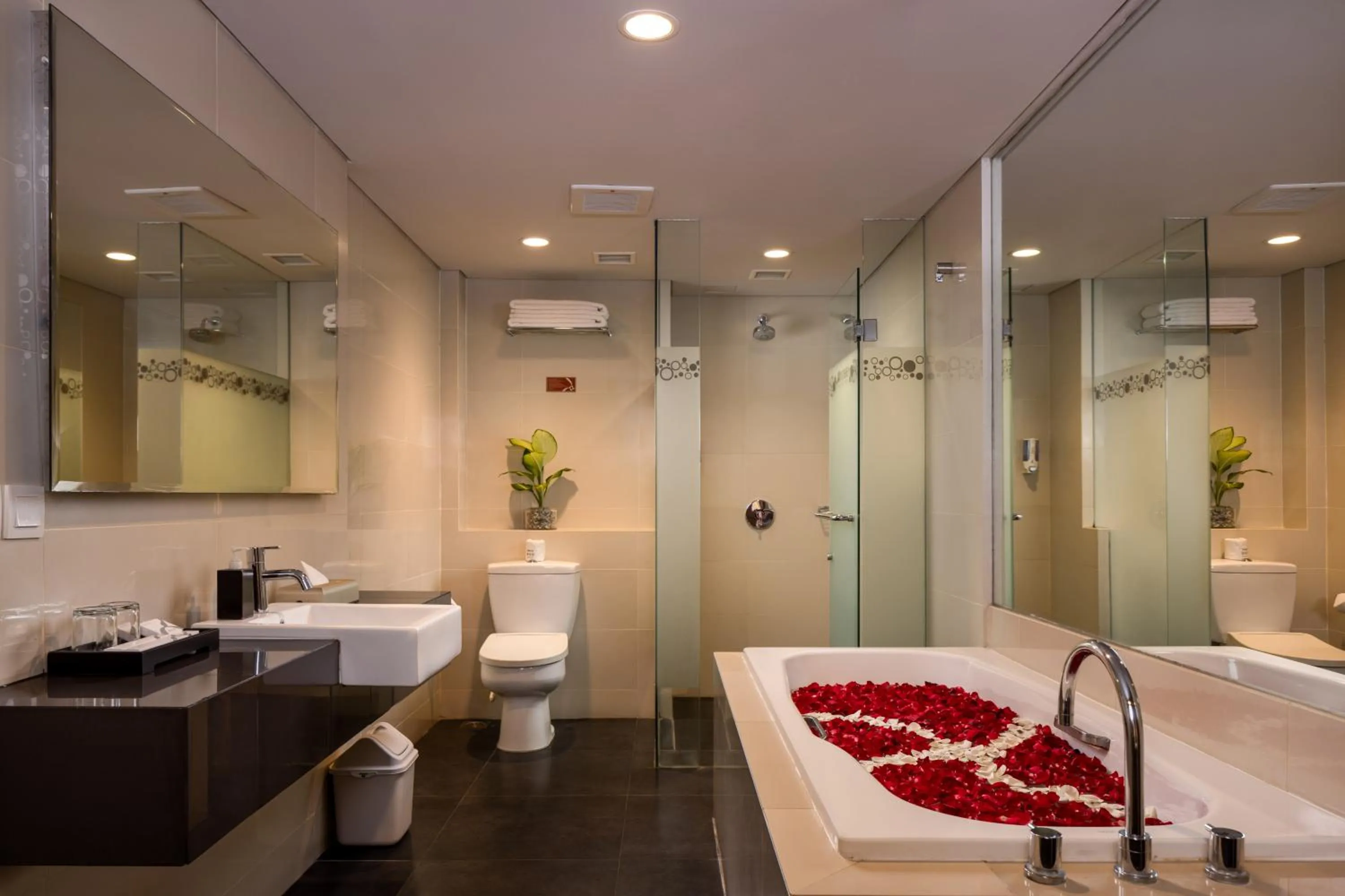 Shower in J4 Hotels Legian