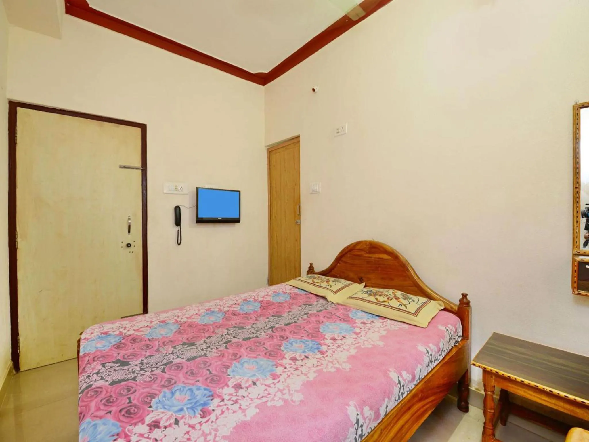 Photo of the whole room, Bed in Surya Inn