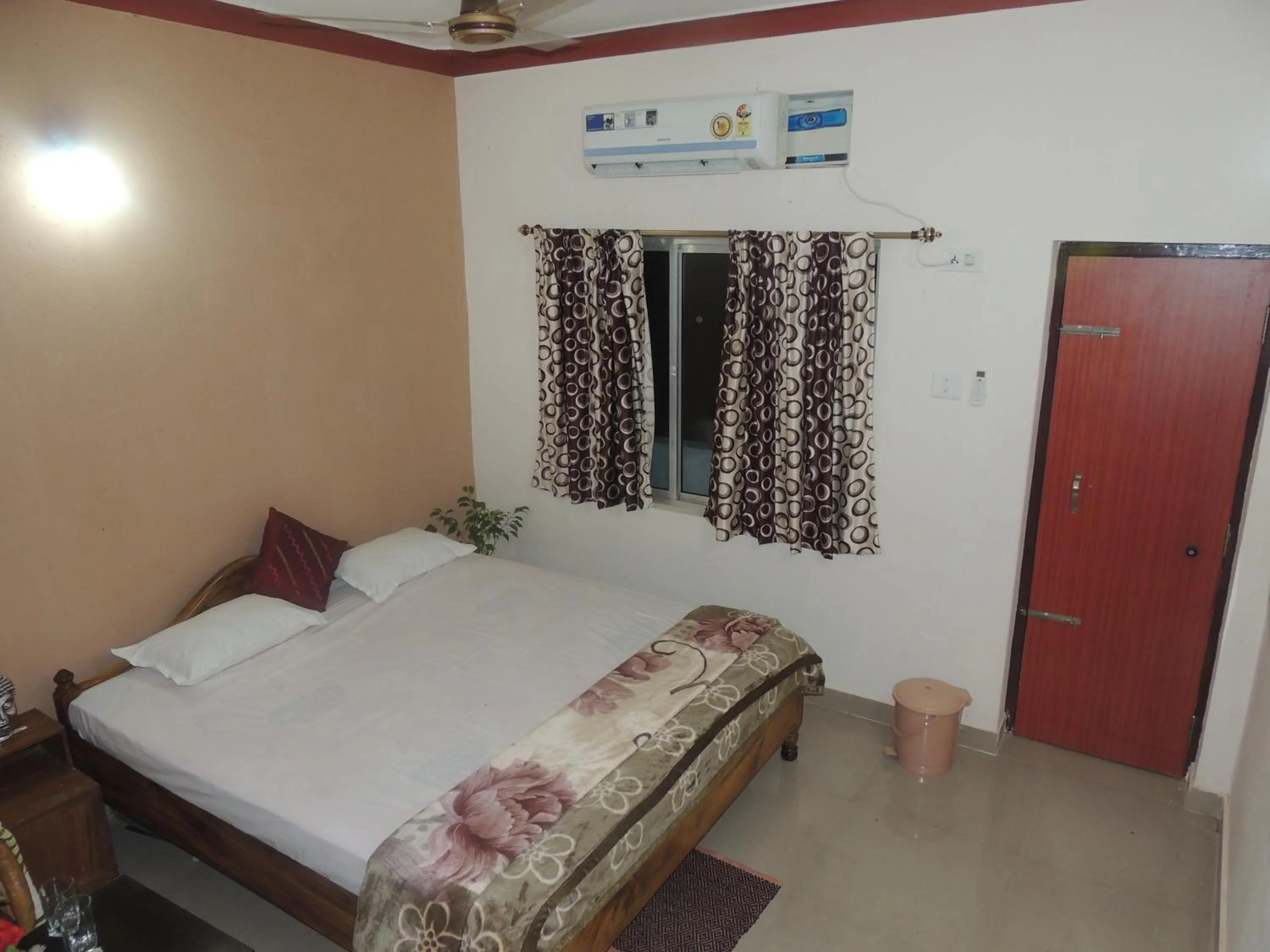 Bedroom, Bed in Surya Inn