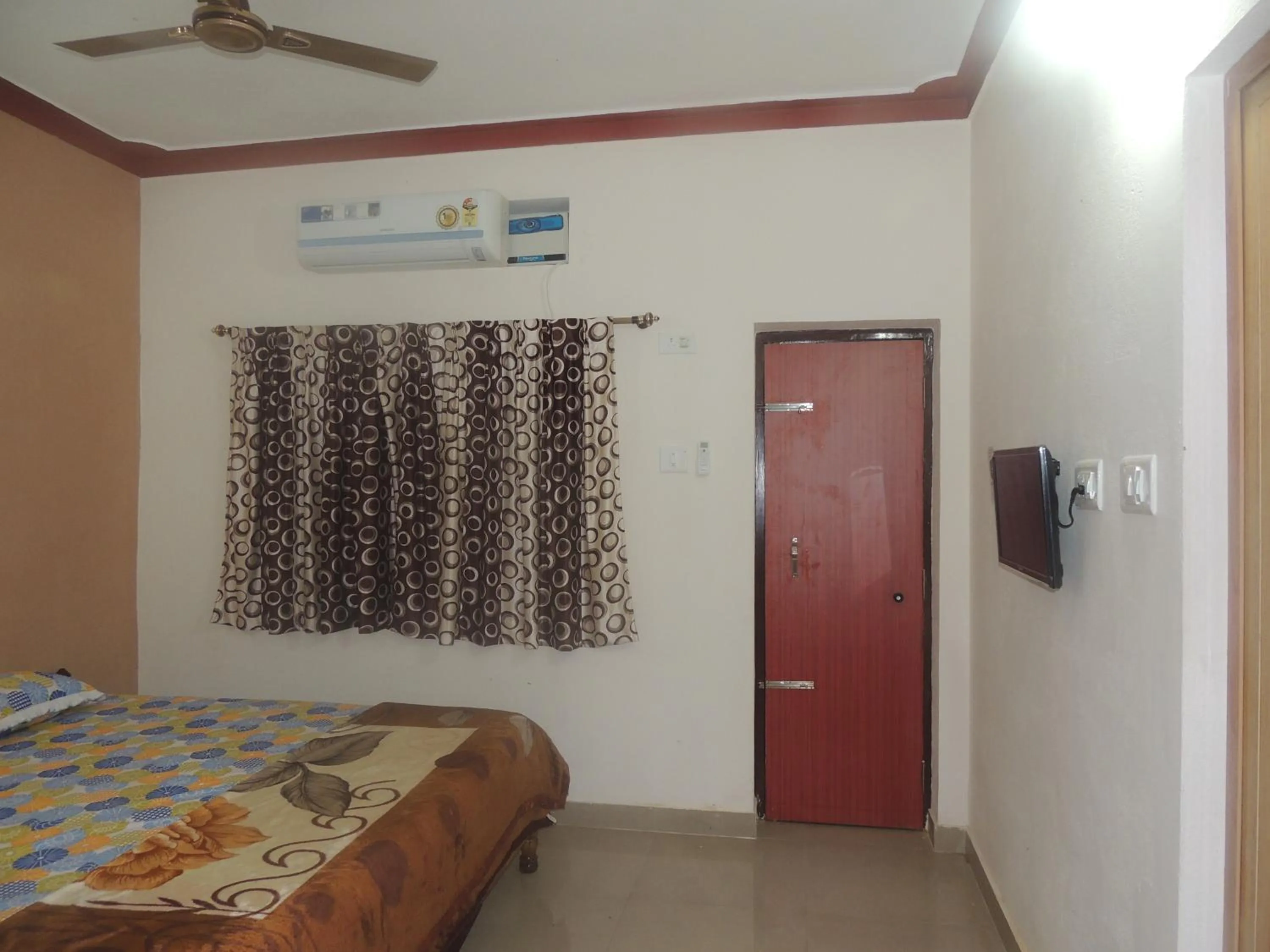 Photo of the whole room, Bed in Surya Inn