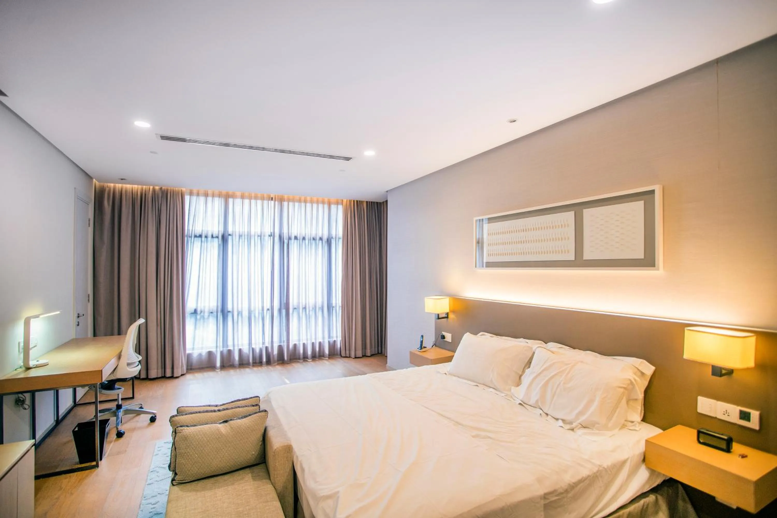 Photo of the whole room, Bed in 188 Suites with Washer and Bathtub near KLCC Kula Lumpur