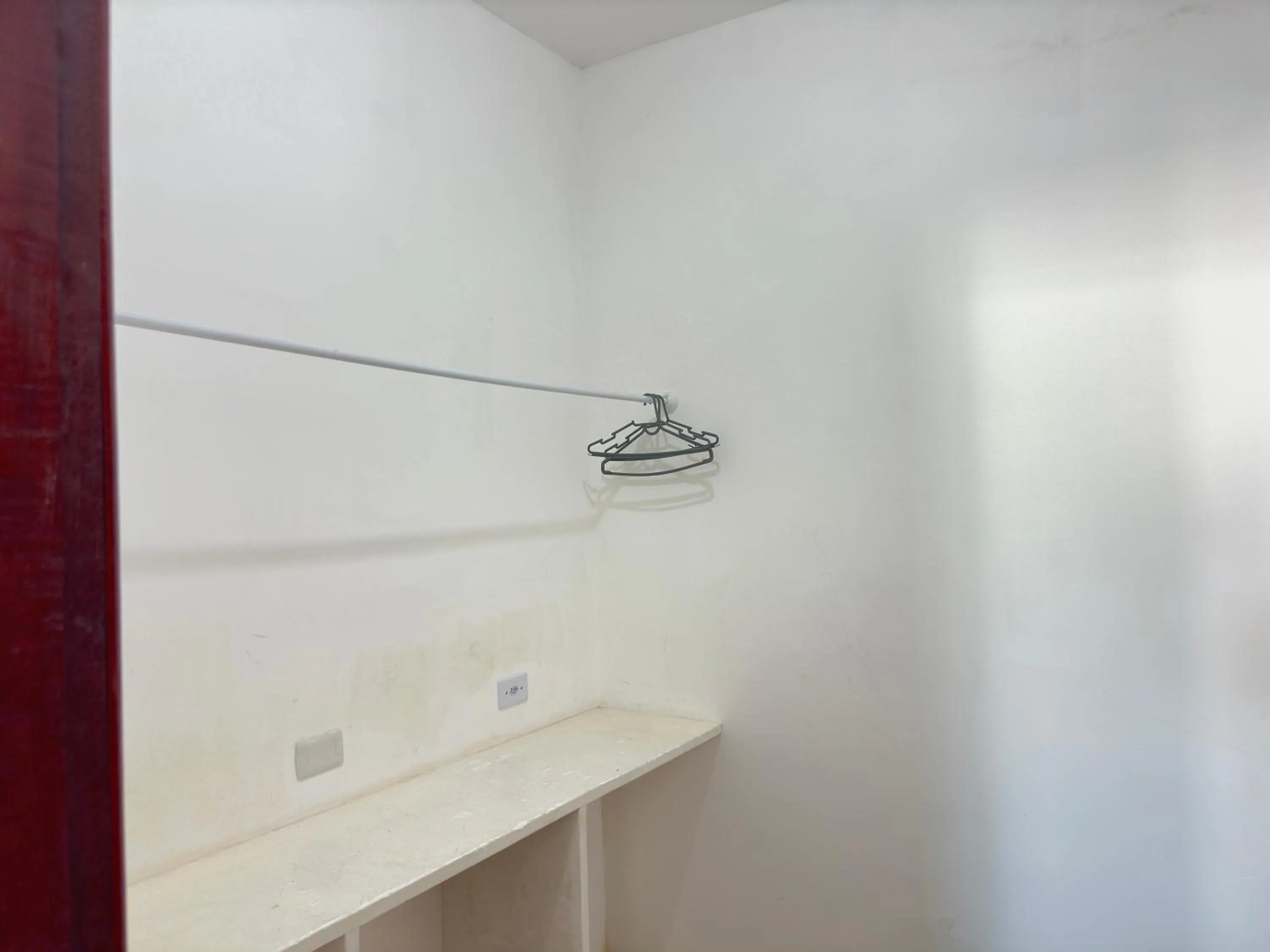 wardrobe in Dellas Pousada