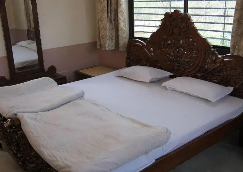 Deluxe Double Bed Room with Fan in Nav Ratan Palace Deluxe Double Bed Room with Fan in Nav Ratan Palace