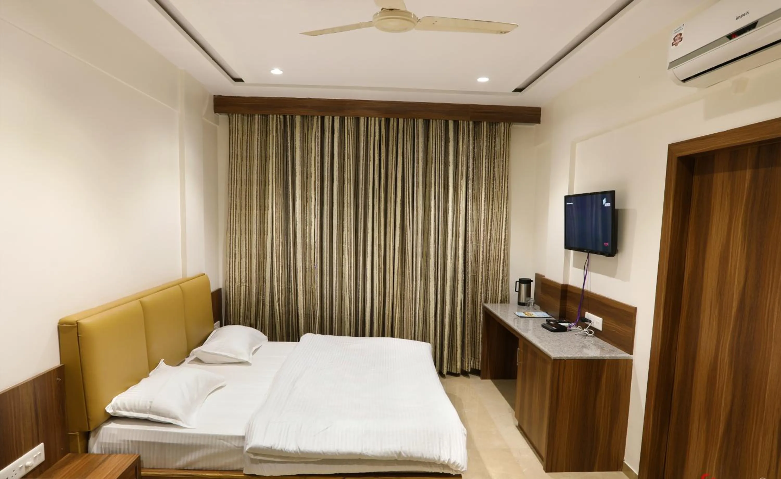 Bed in Nav Ratan Palace