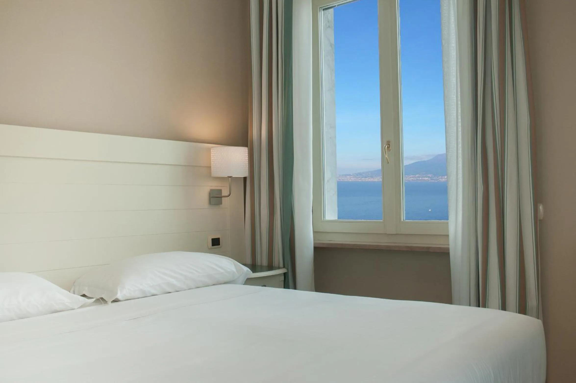 View (from property/room), Bed in Astoria Hotel