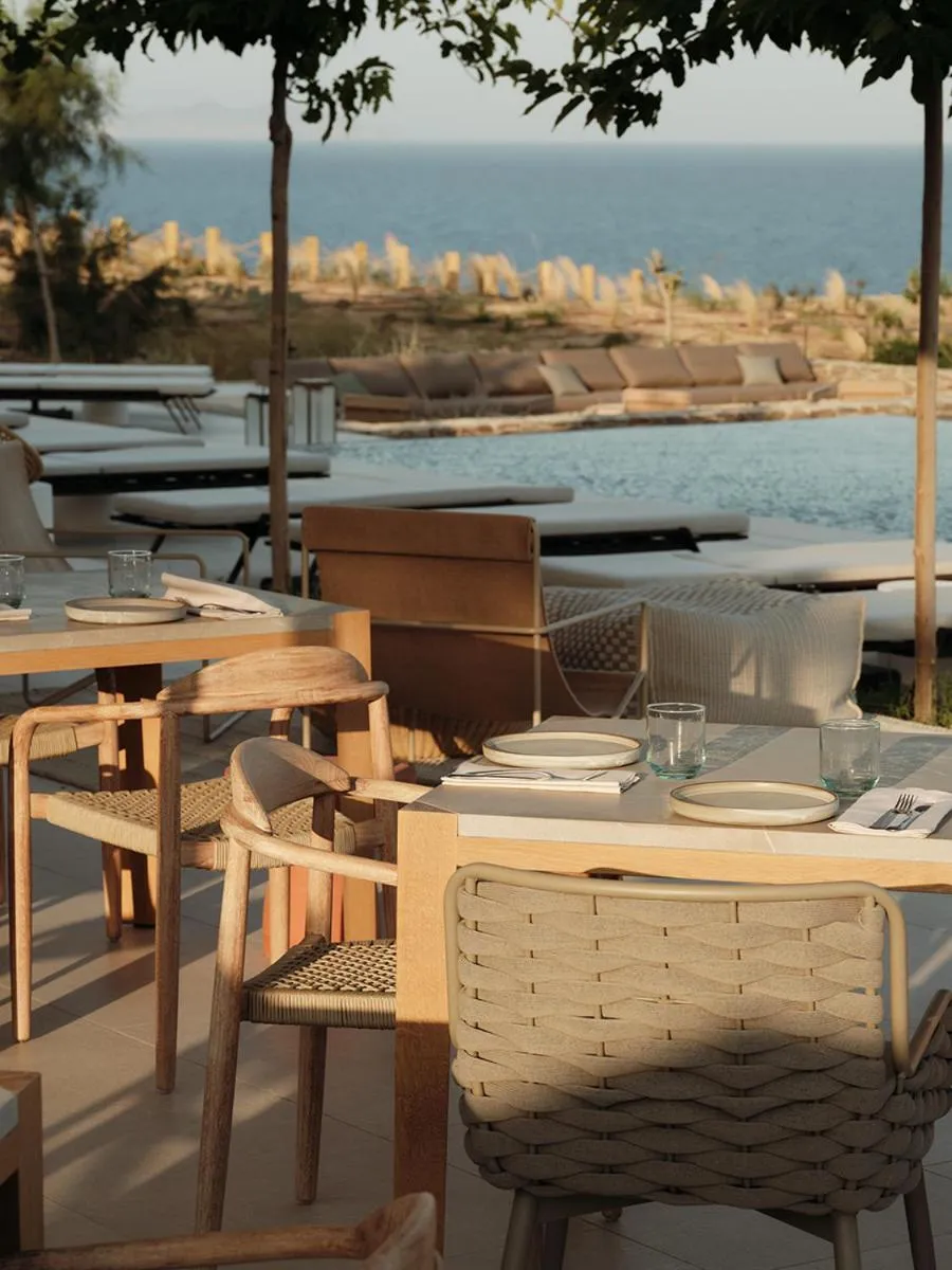 Restaurant/places to eat in NOS Hotel & Villas