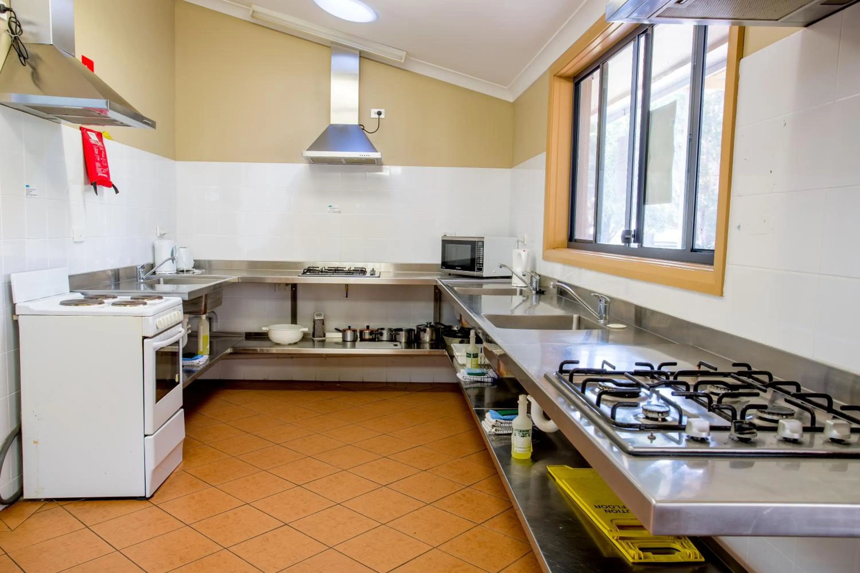 Communal kitchen in Discovery Parks - Harrington