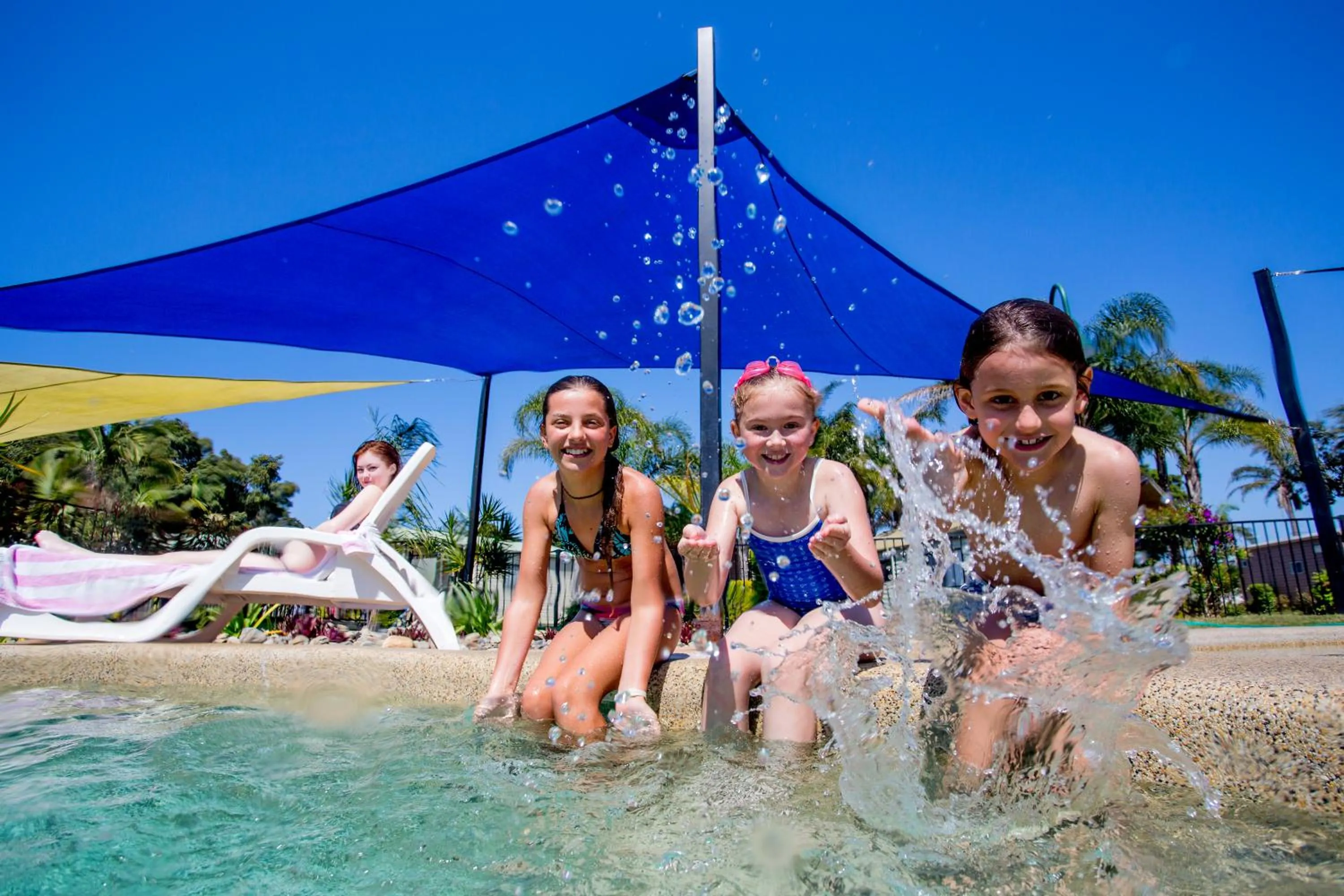 Swimming pool in Discovery Parks - Harrington