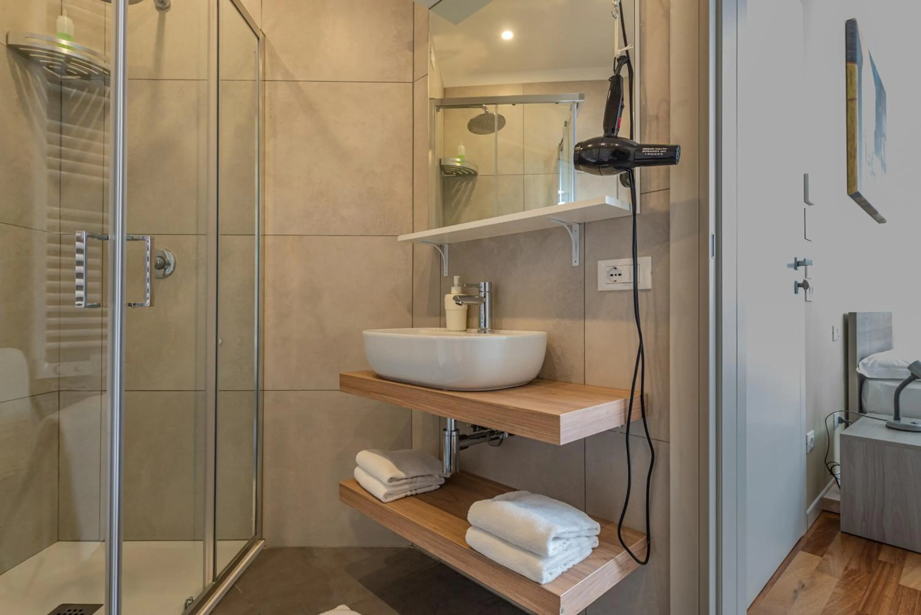 Shower in Marconi House