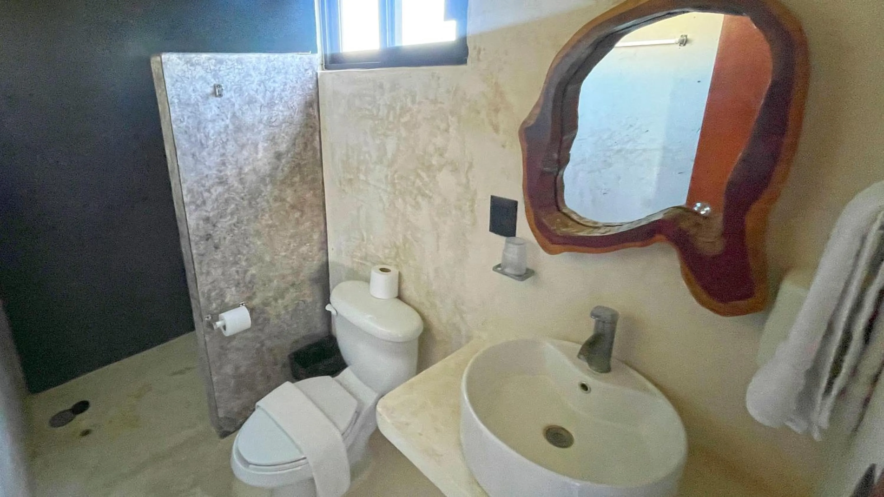 Bathroom in Casa Tekio Holbox By Kin Studios