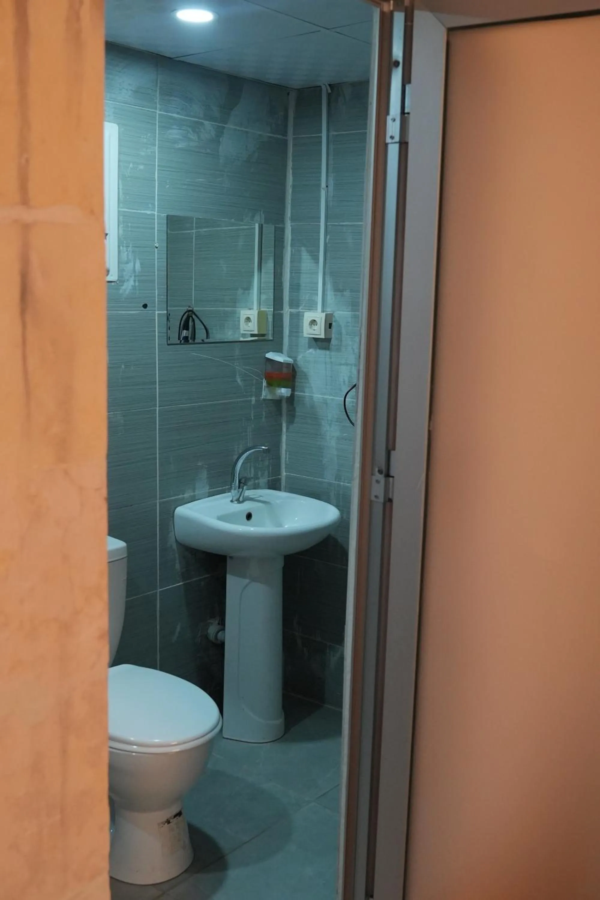 Shower in JOSELİN HOTEL