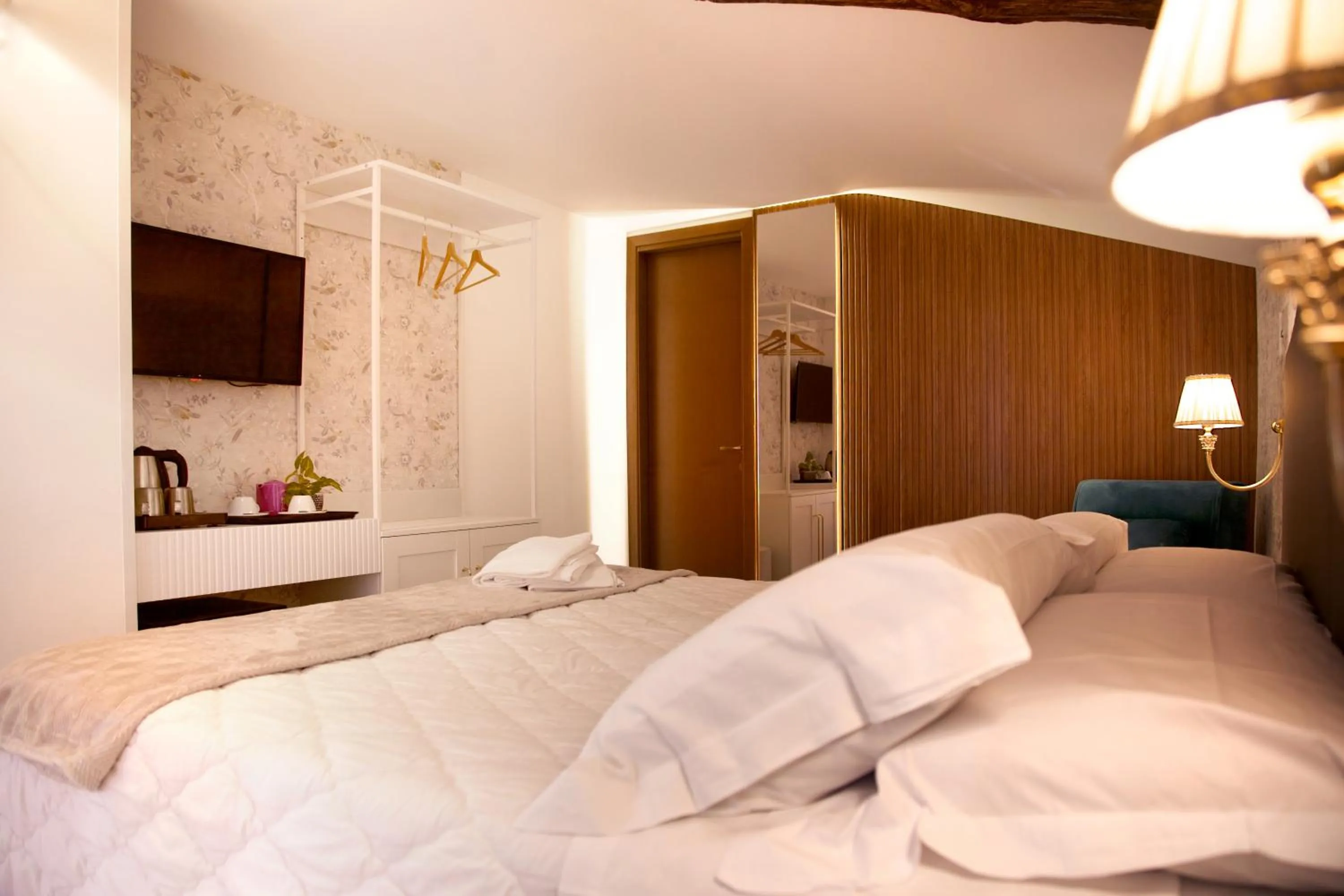 TV and multimedia, Bed in Hotel Silva