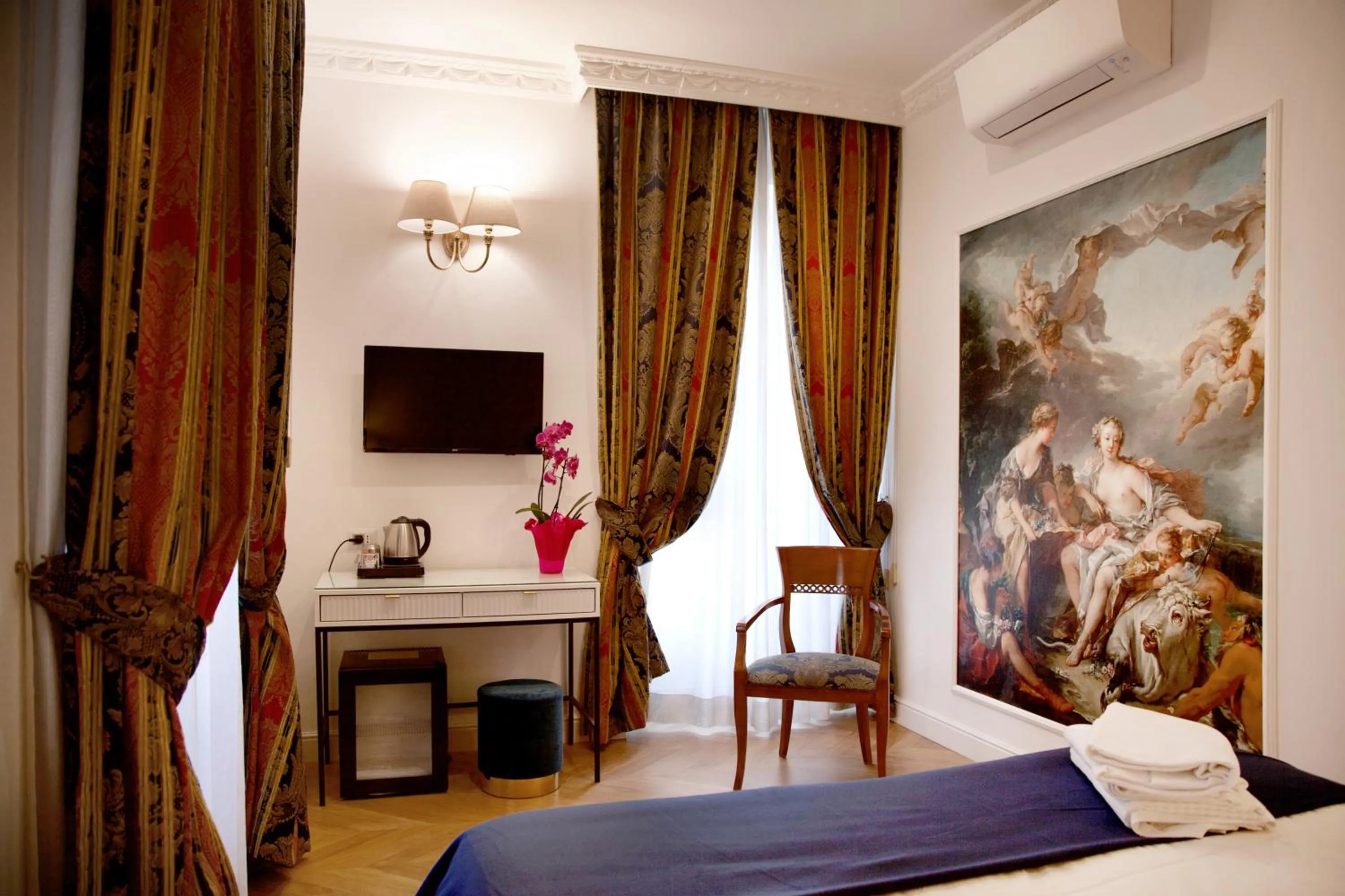 TV and multimedia, Bed in Hotel Silva