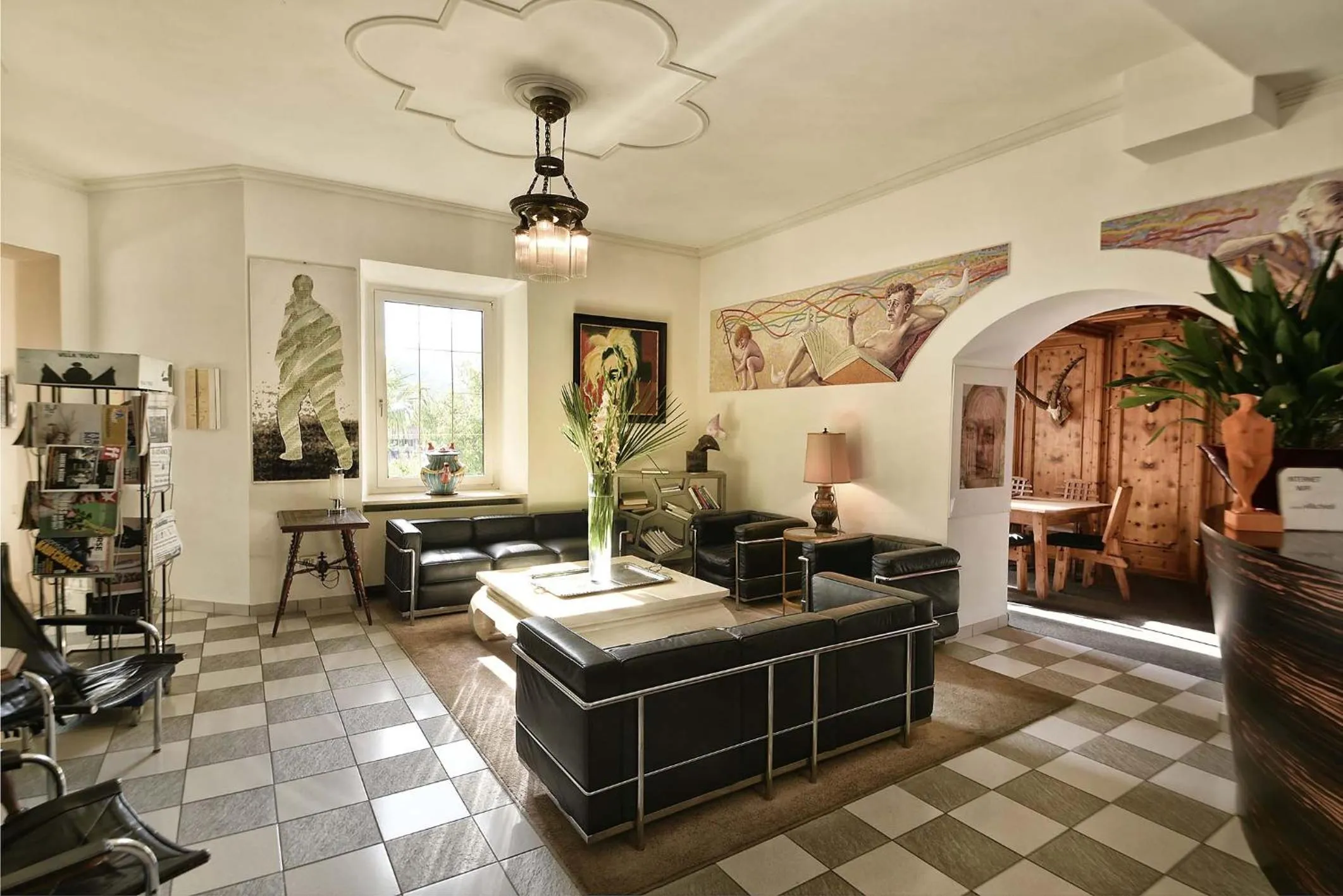 Property building in Villa Tivoli