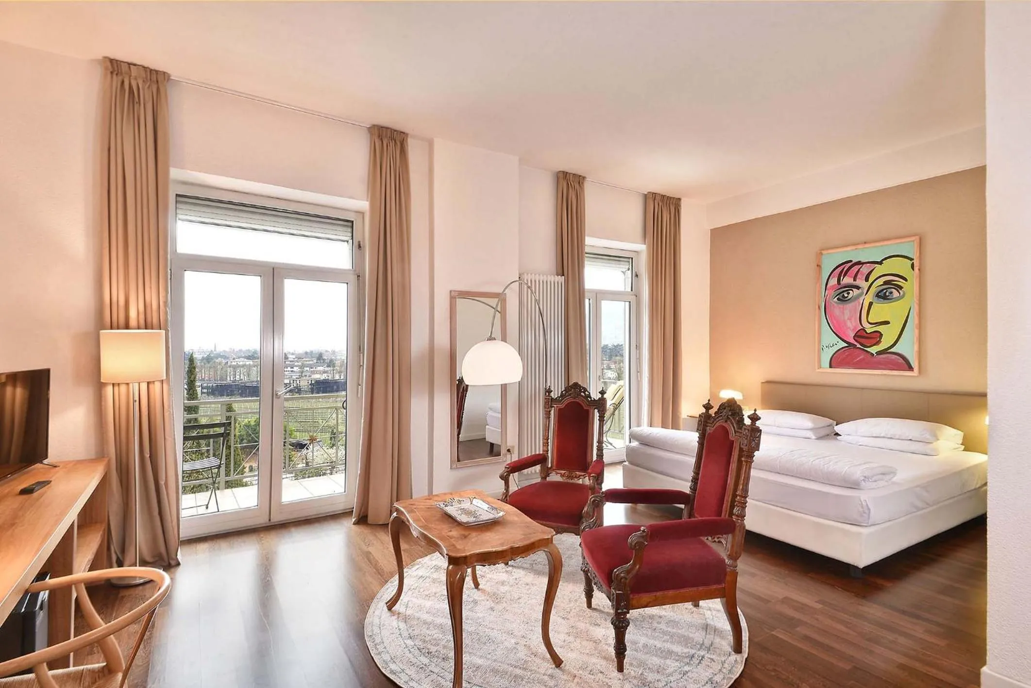 Photo of the whole room, Bed in Villa Tivoli