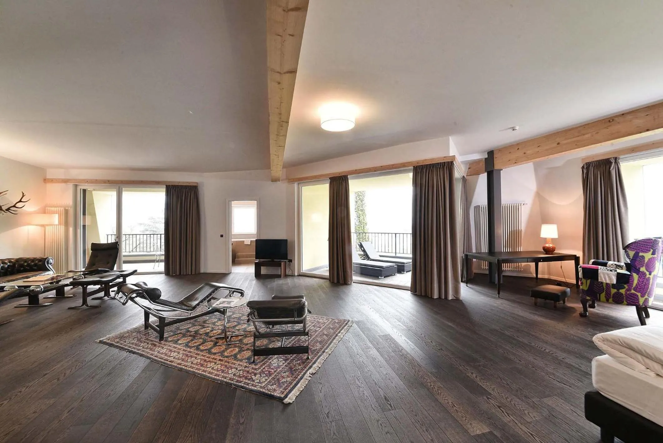 Photo of the whole room in Villa Tivoli