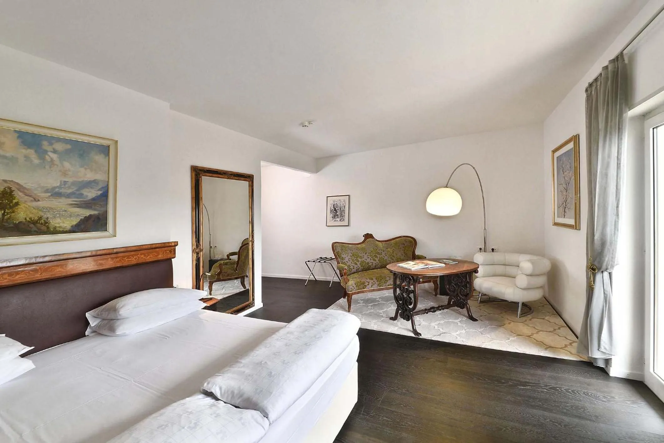 Bathroom, Bed in Villa Tivoli