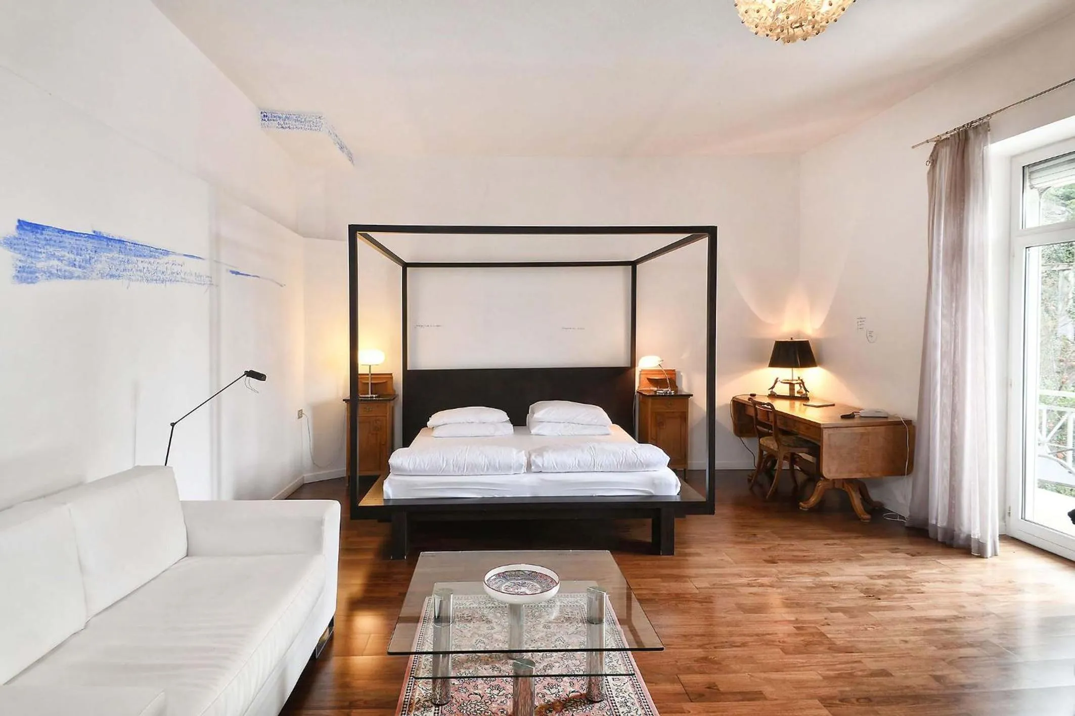 Photo of the whole room, Bed in Villa Tivoli