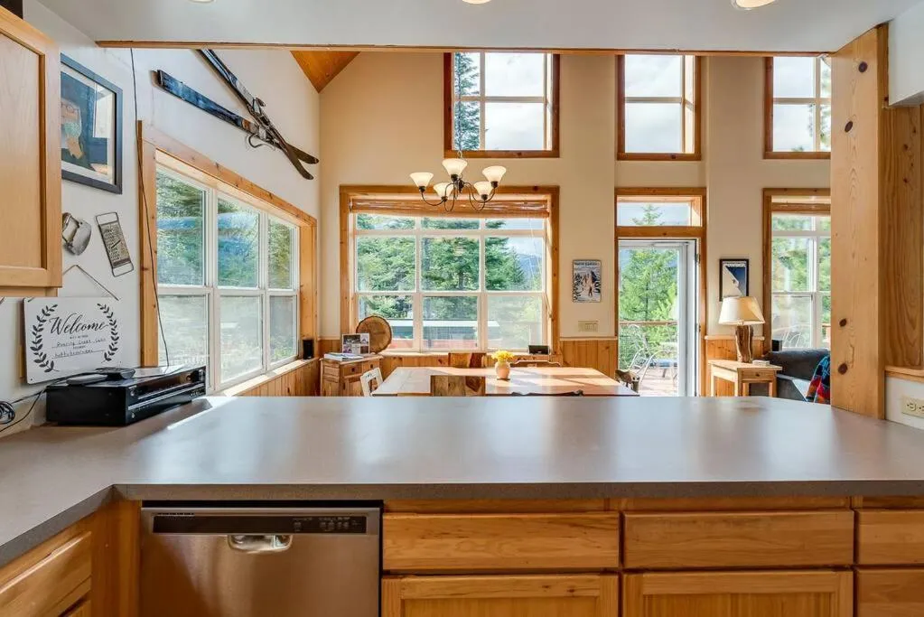 Hot Tub Cool Views: Roaring Creek Cabin