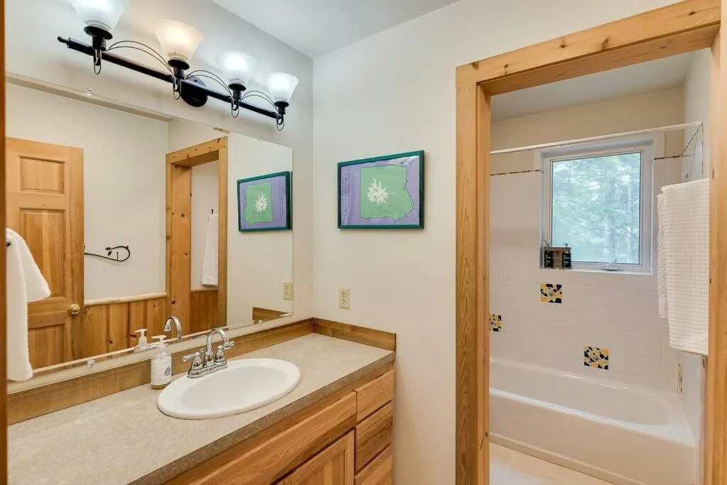 Hot Tub Cool Views: Roaring Creek Cabin