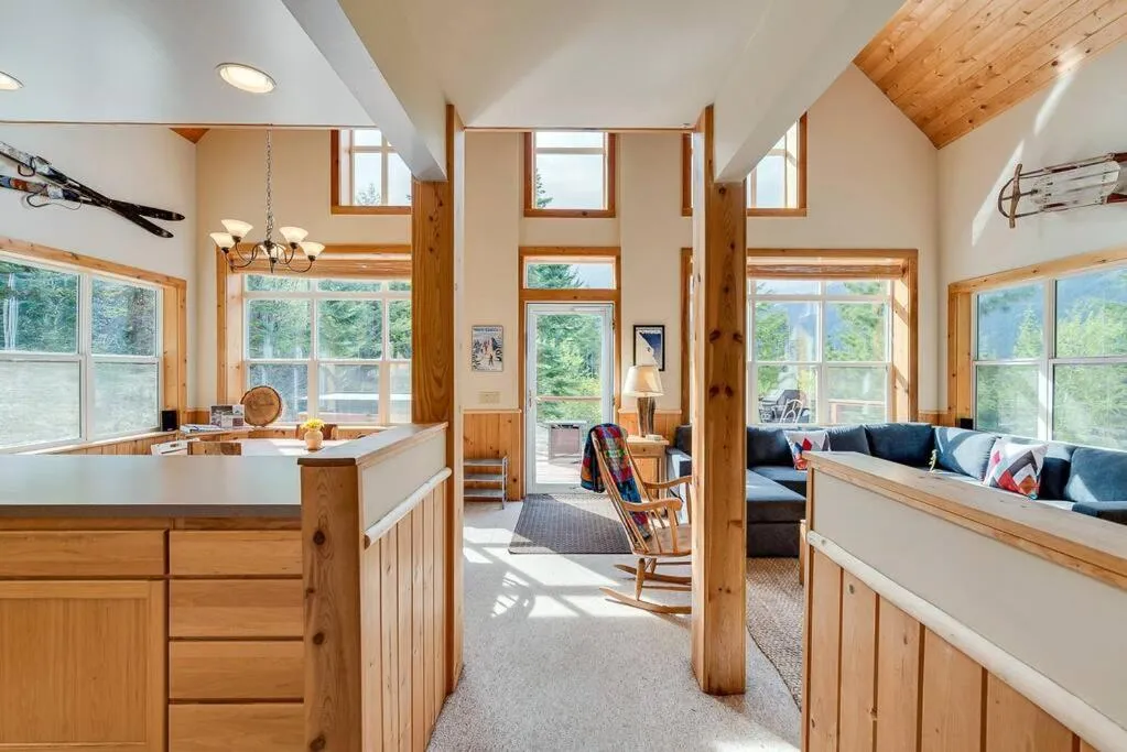 Hot Tub Cool Views: Roaring Creek Cabin