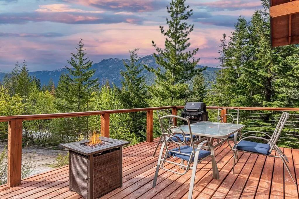 Hot Tub Cool Views: Roaring Creek Cabin