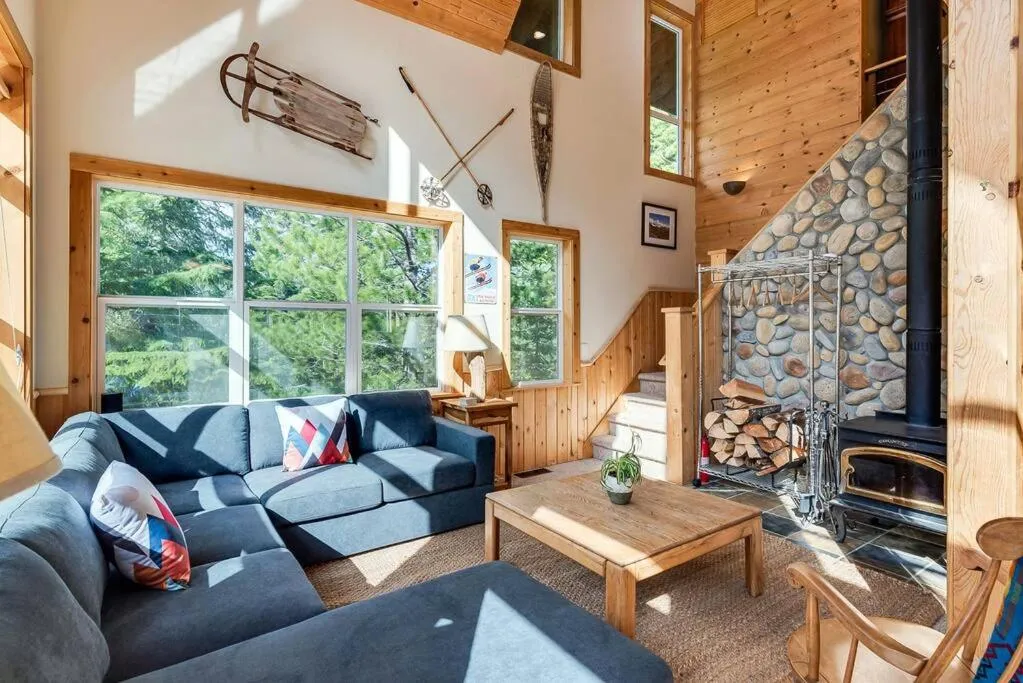 Hot Tub Cool Views: Roaring Creek Cabin