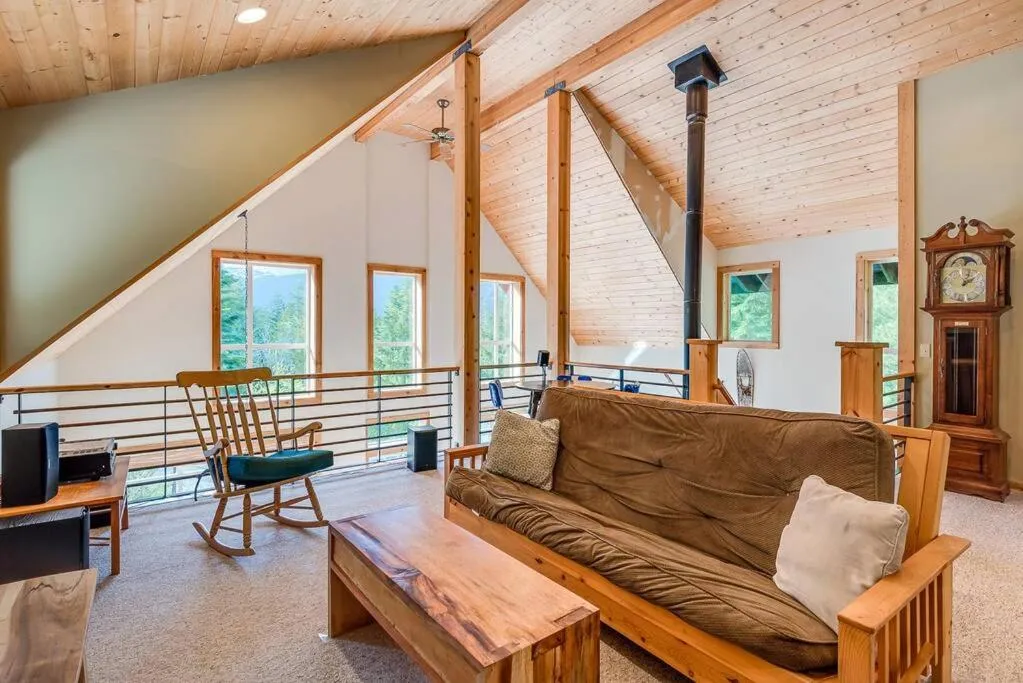 Hot Tub Cool Views: Roaring Creek Cabin