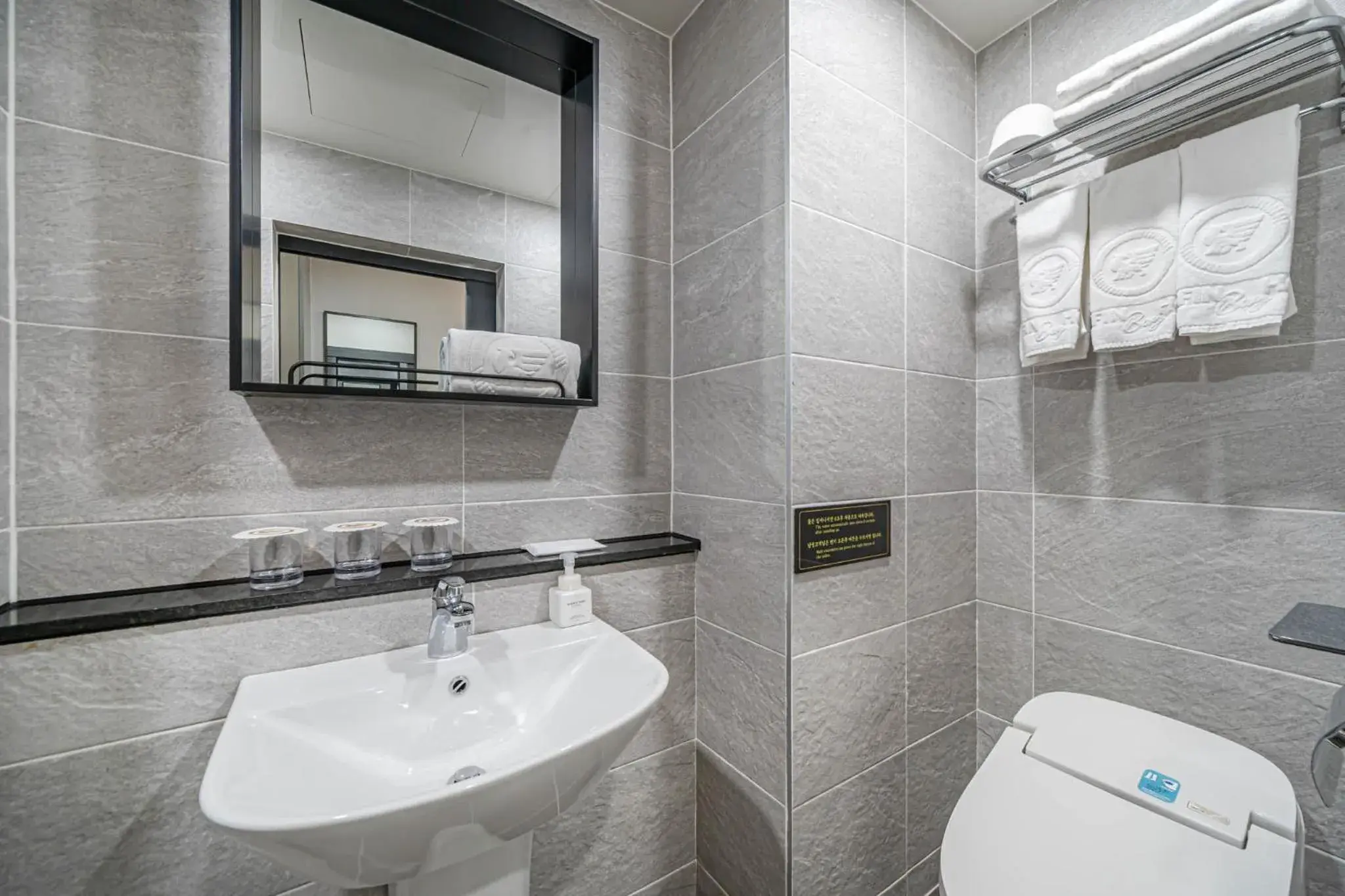 Standard Triple Room in Griffinbay Hotel Standard Triple Room in Griffinbay Hotel