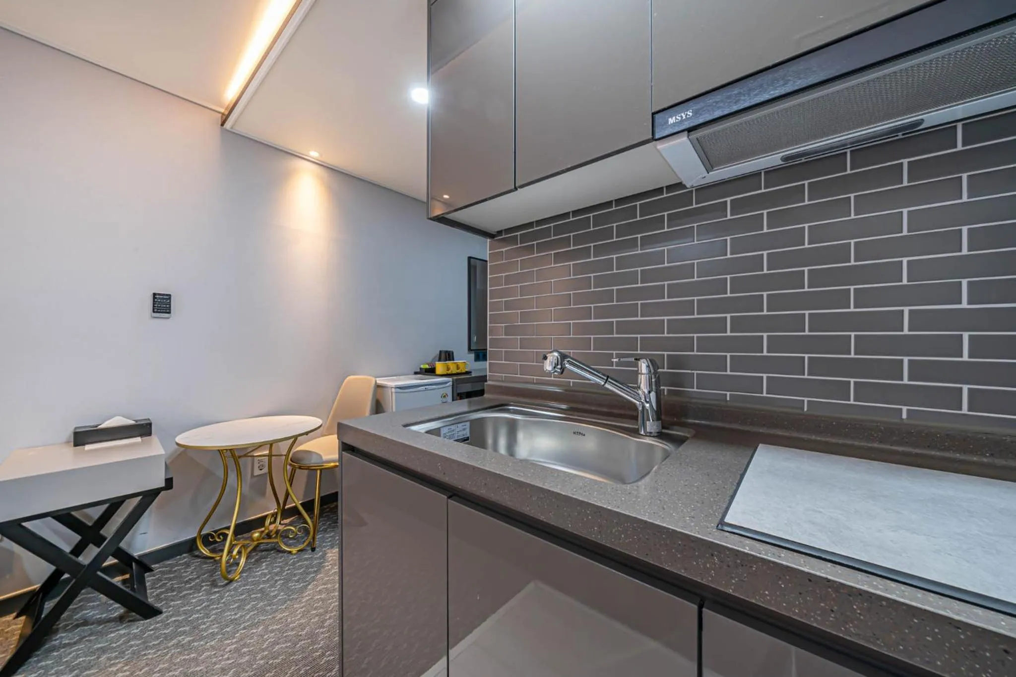 Kitchen or kitchenette in Griffinbay Hotel