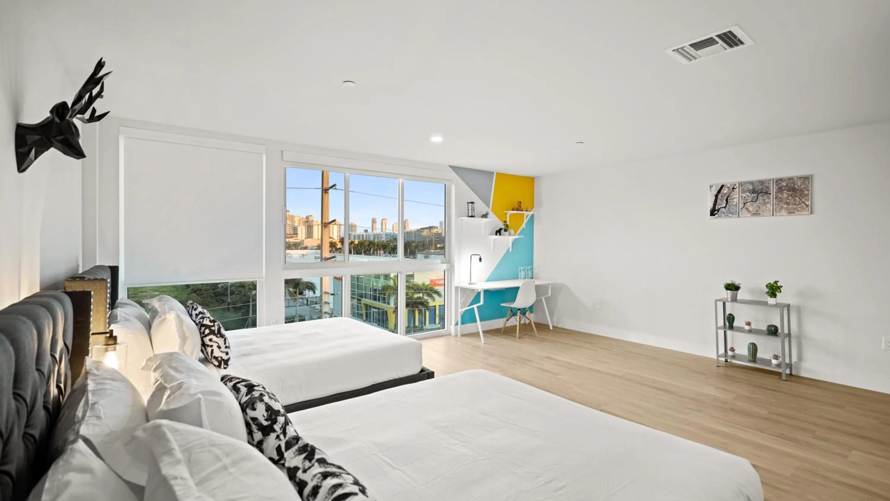 Photo of the whole room, Bed in Lofts of Aventura