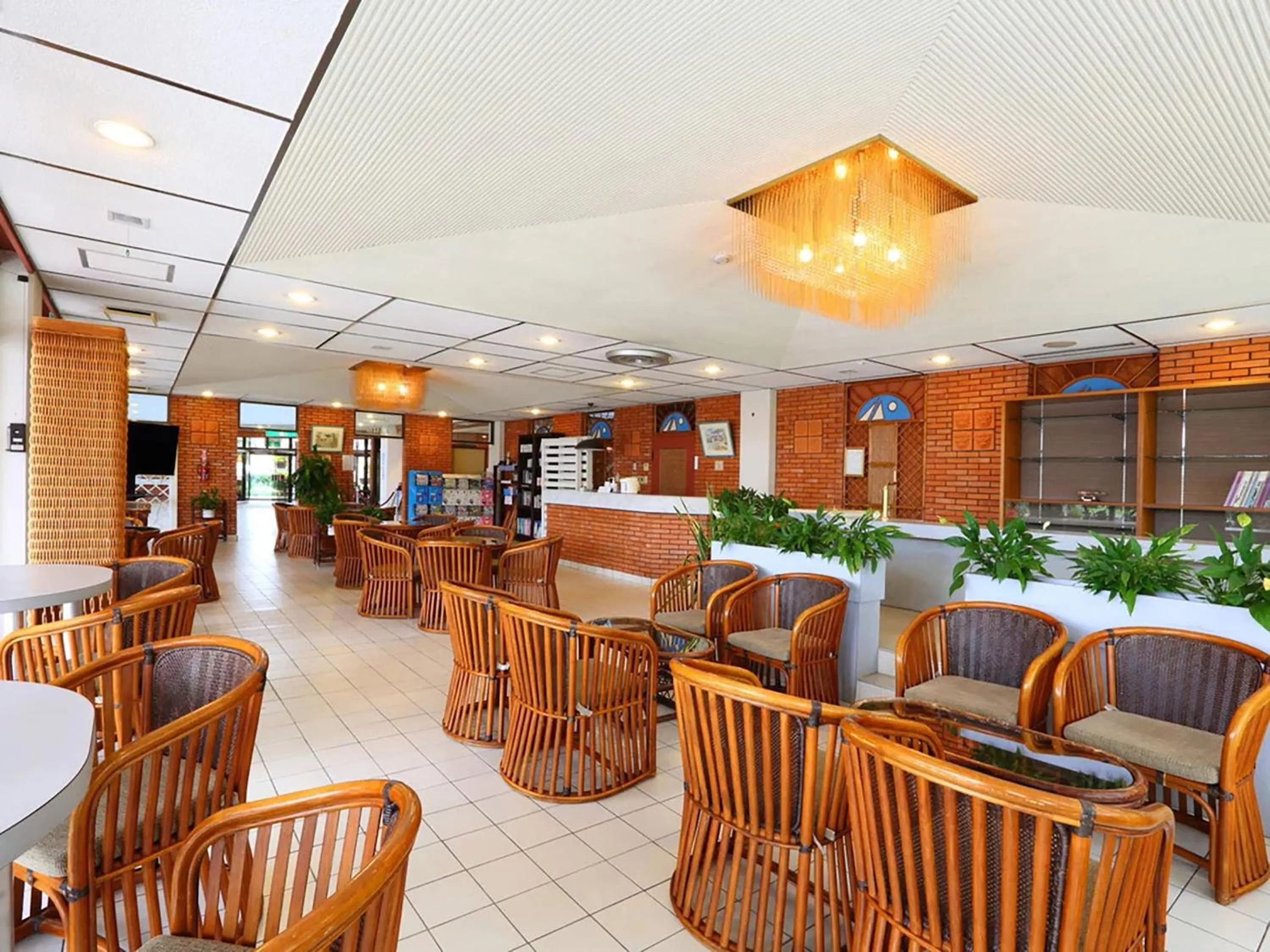 Lounge or bar in Watermark Hotel Okinawa Kume Island