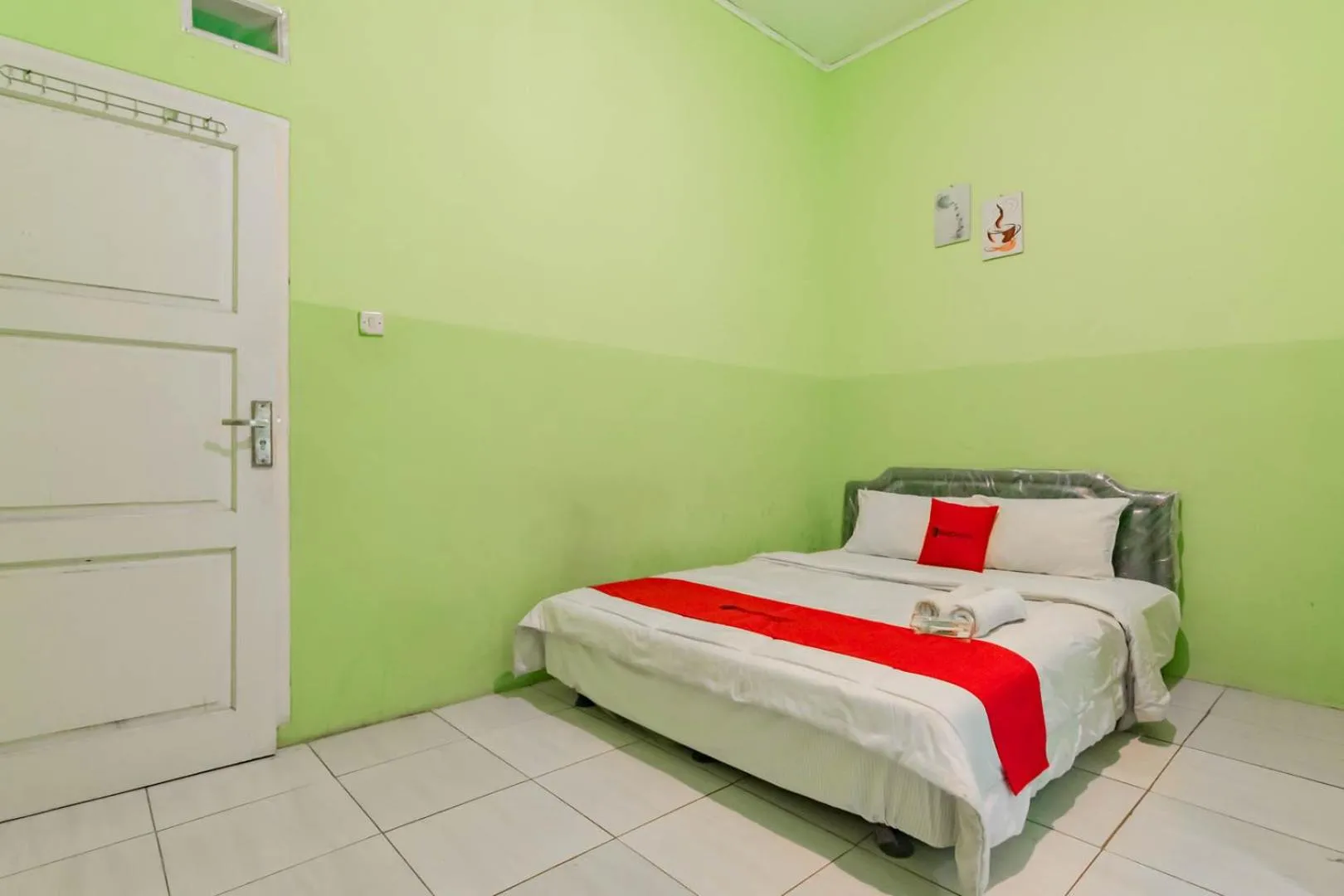 Bedroom, Bed in RedDoorz near Tugu Pramuka Cianjur