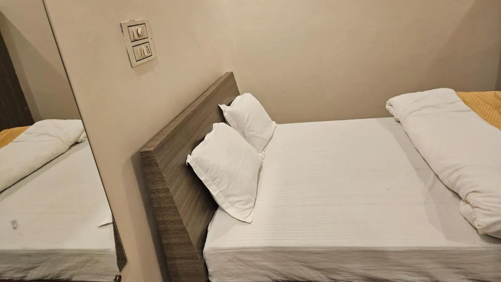 Bedroom, Bed in Bluebells Varanasi