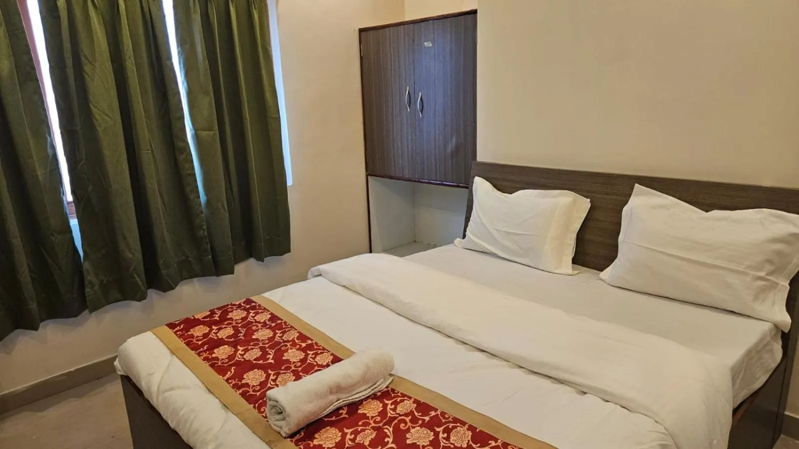 Bedroom, Bed in Bluebells Varanasi