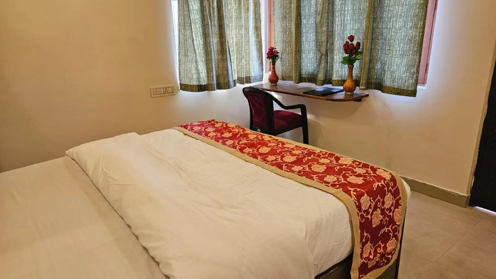 Bedroom, Bed in Bluebells Varanasi