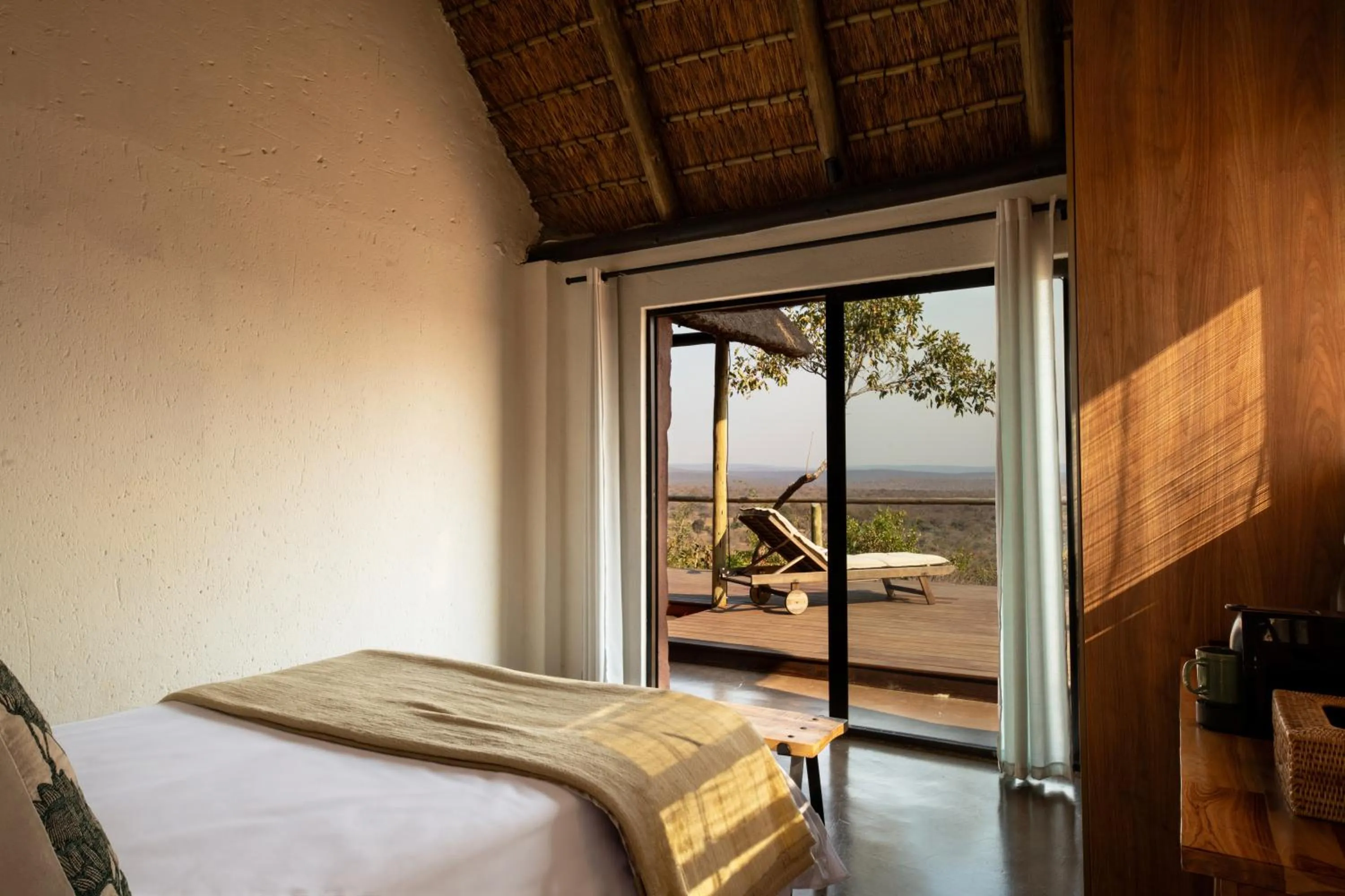 Facade/entrance, Bed in Elephants Crossing