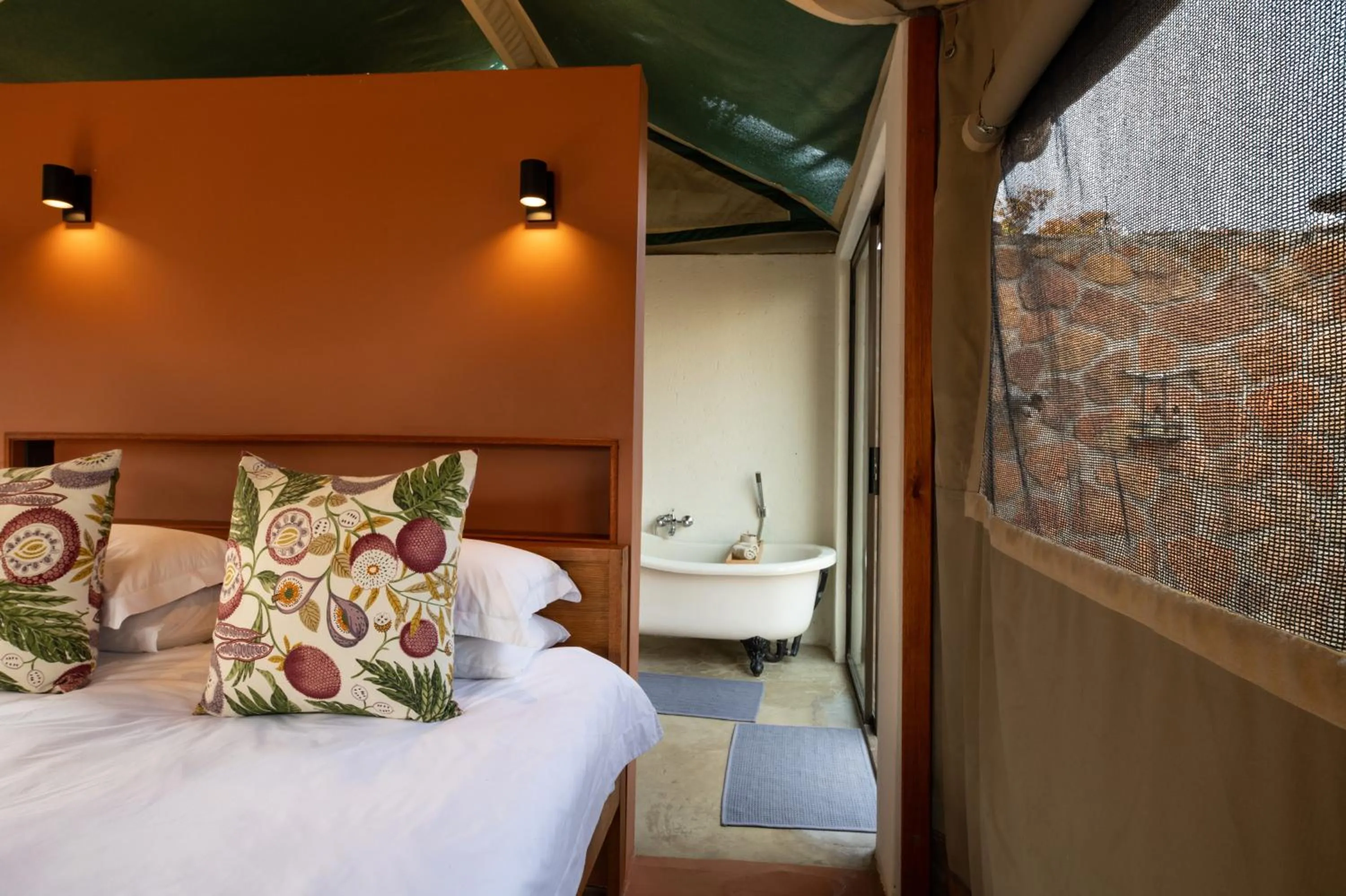 Property building, Bed in Elephants Crossing