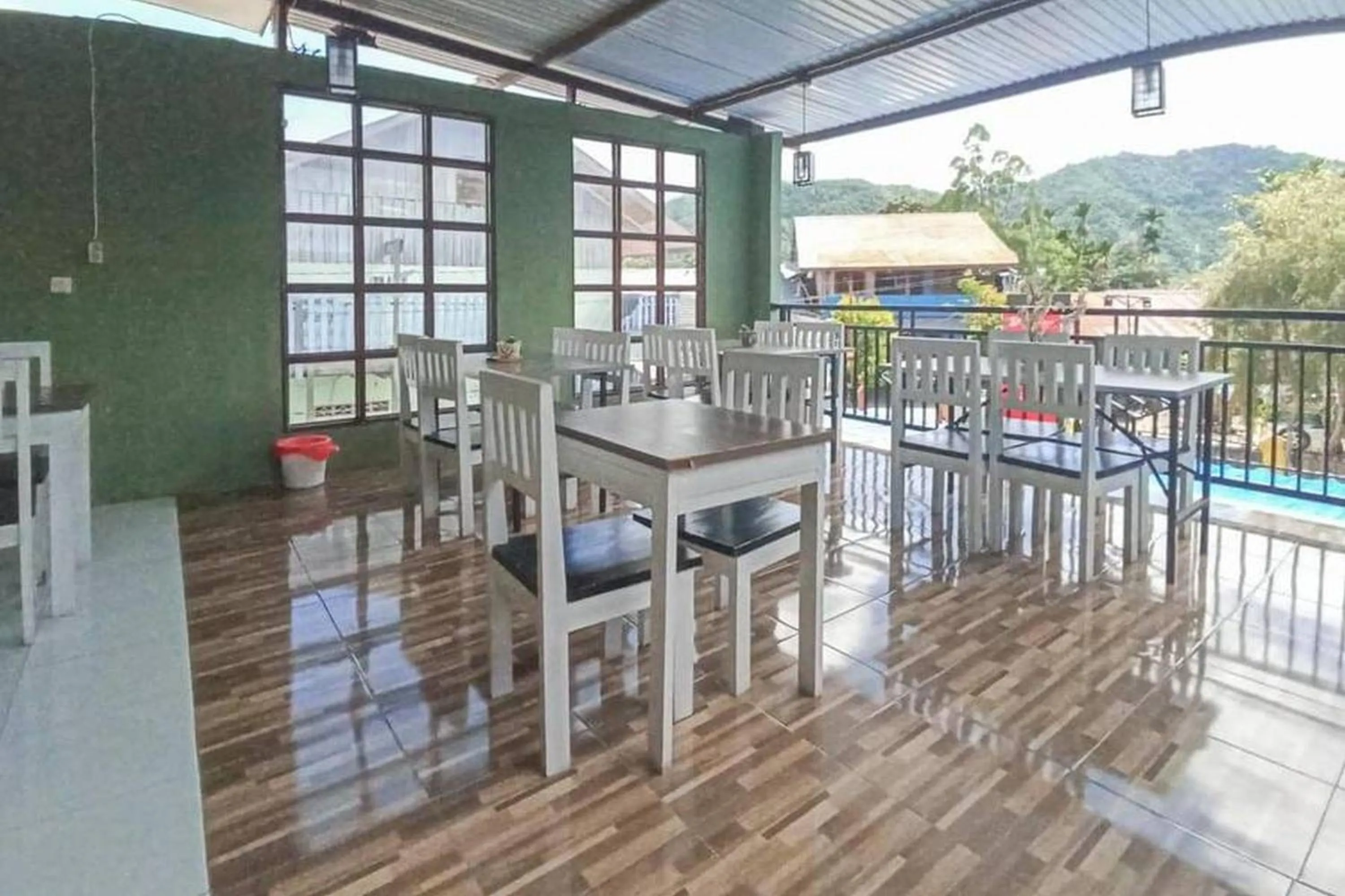 Seating area in RedDoorz @ Waena Jayapura