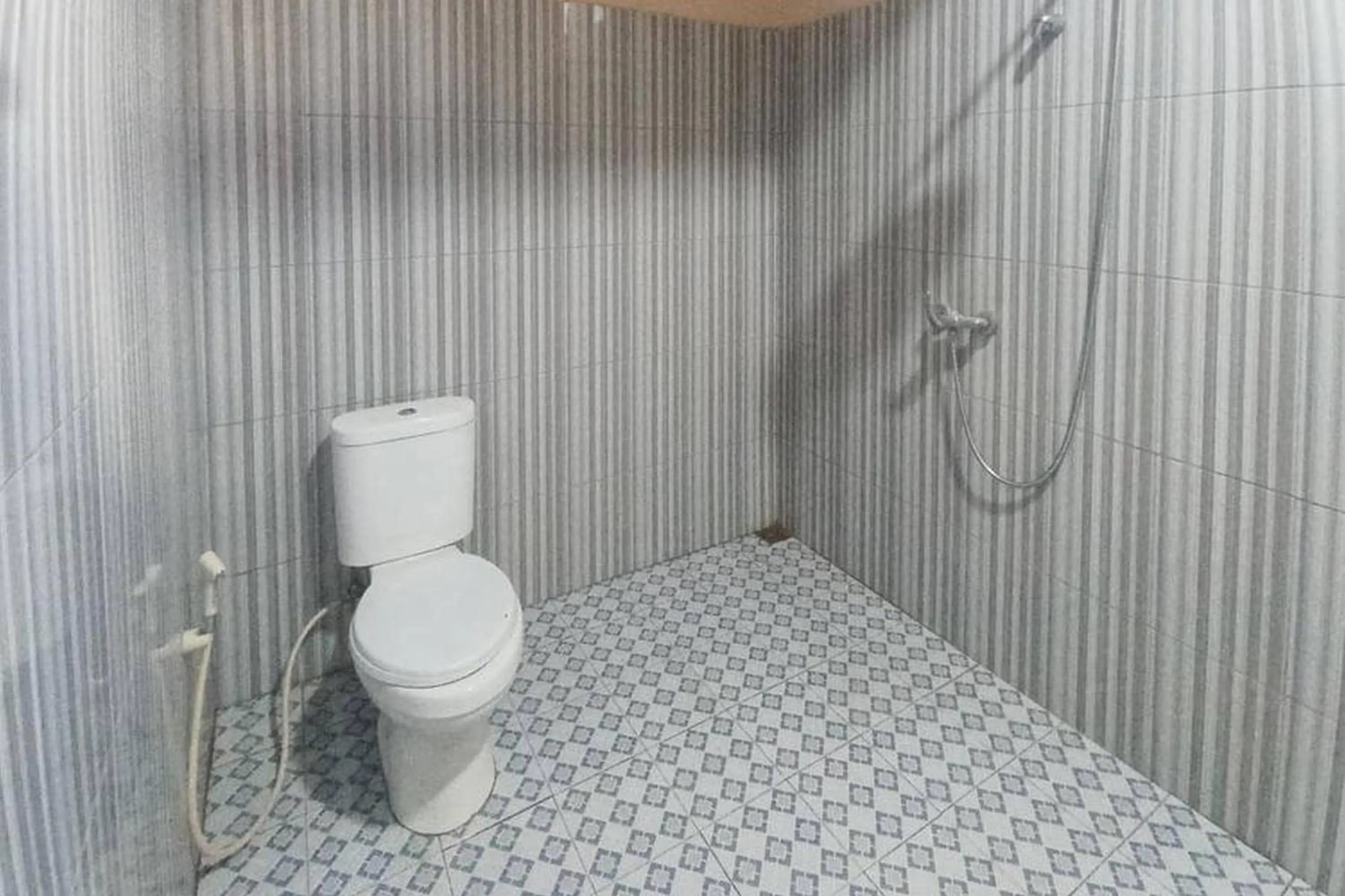 Bathroom in RedDoorz @ Waena Jayapura