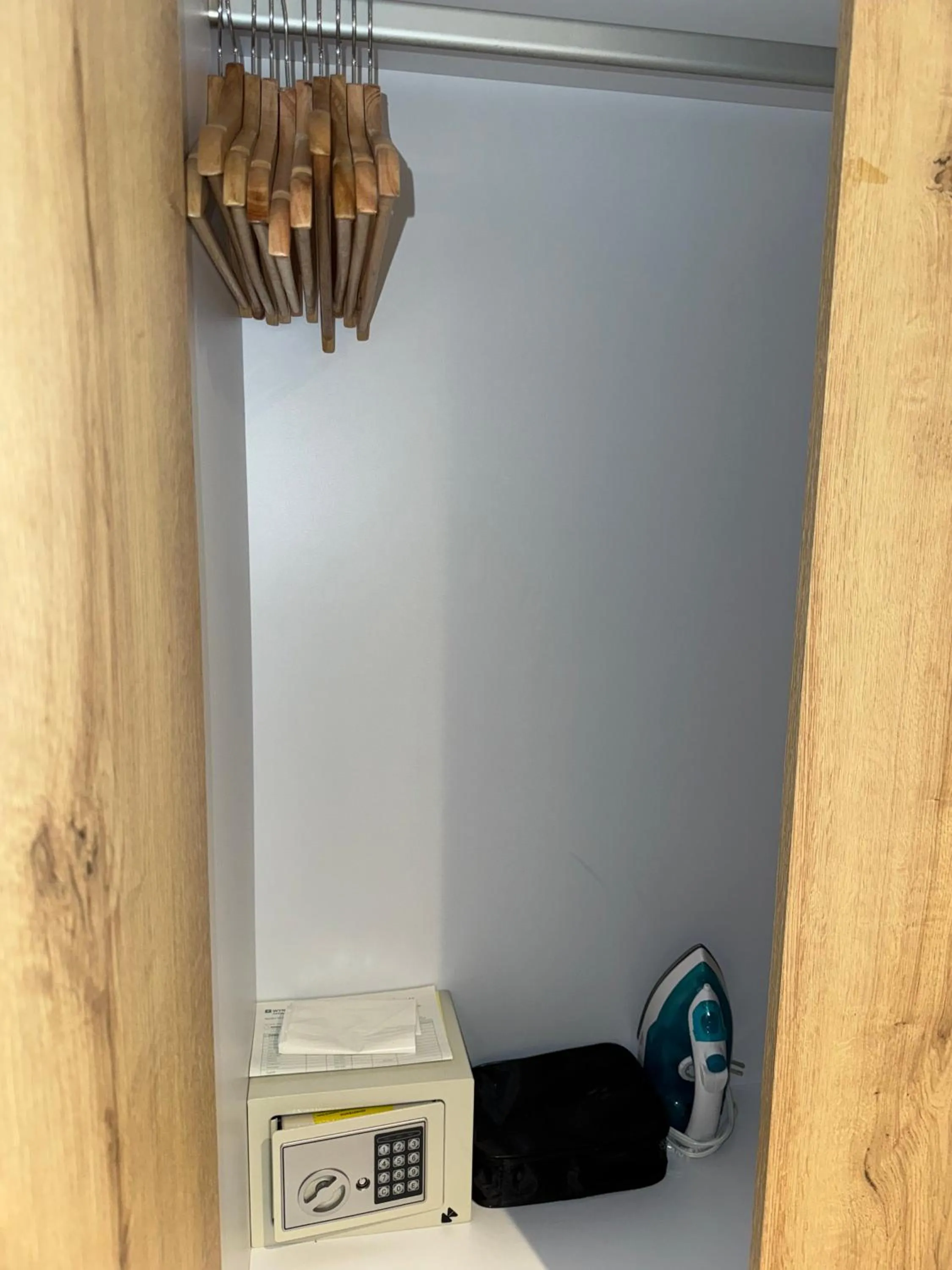 flat iron in Wyndham Garden Cartagena