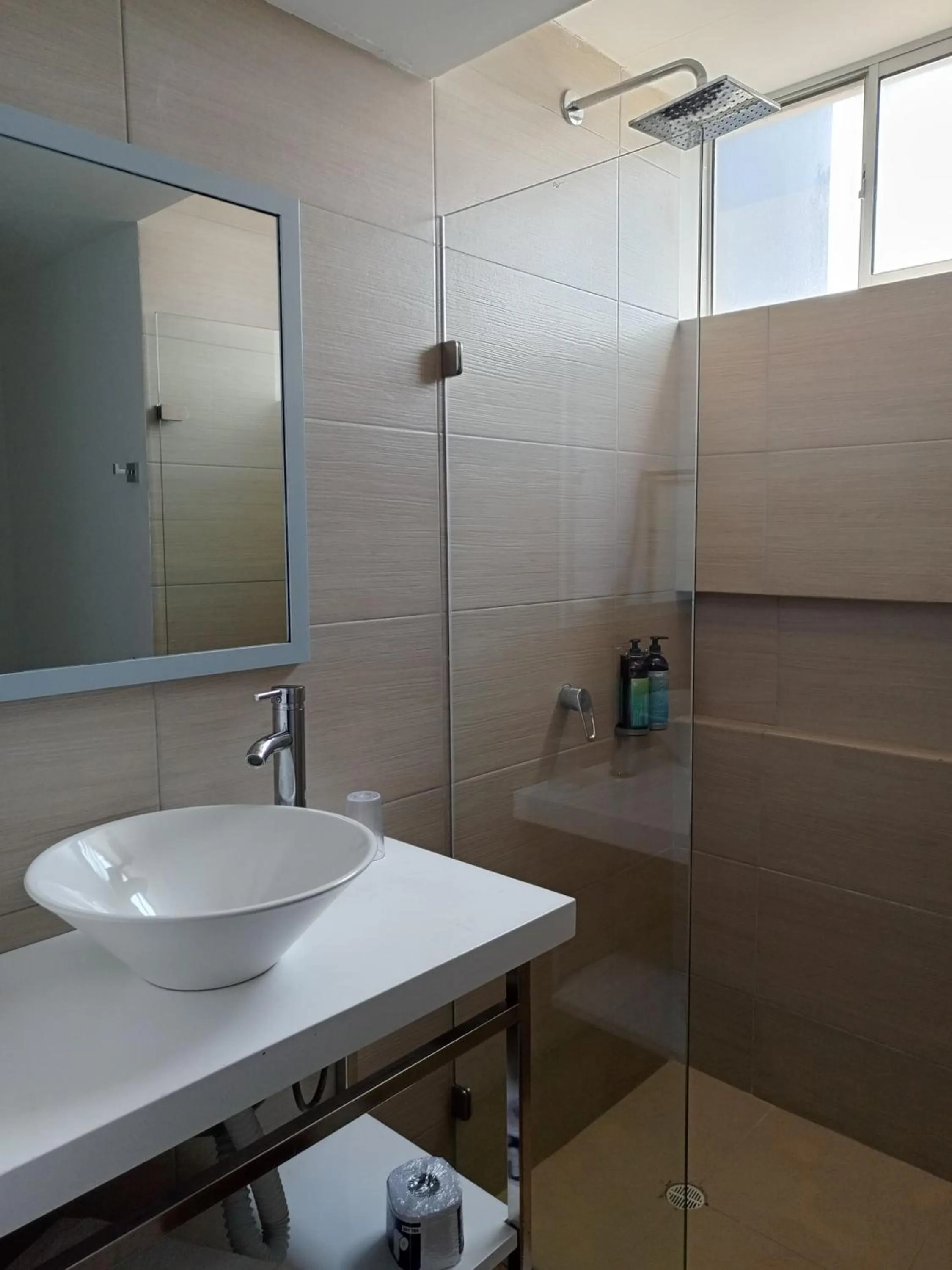 Shower in Wyndham Garden Cartagena