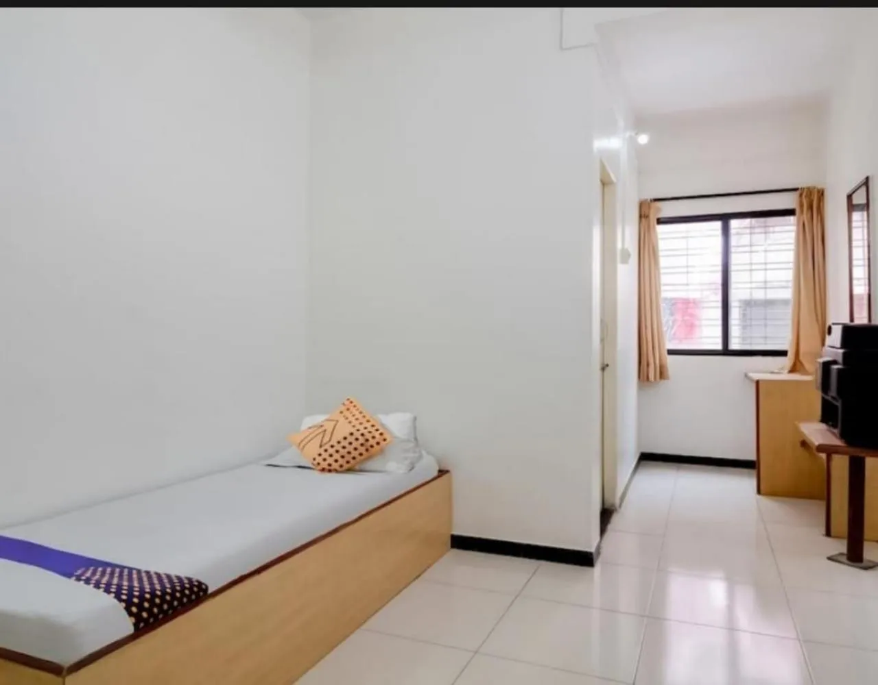 Living room, Bed in Hotel Rahi