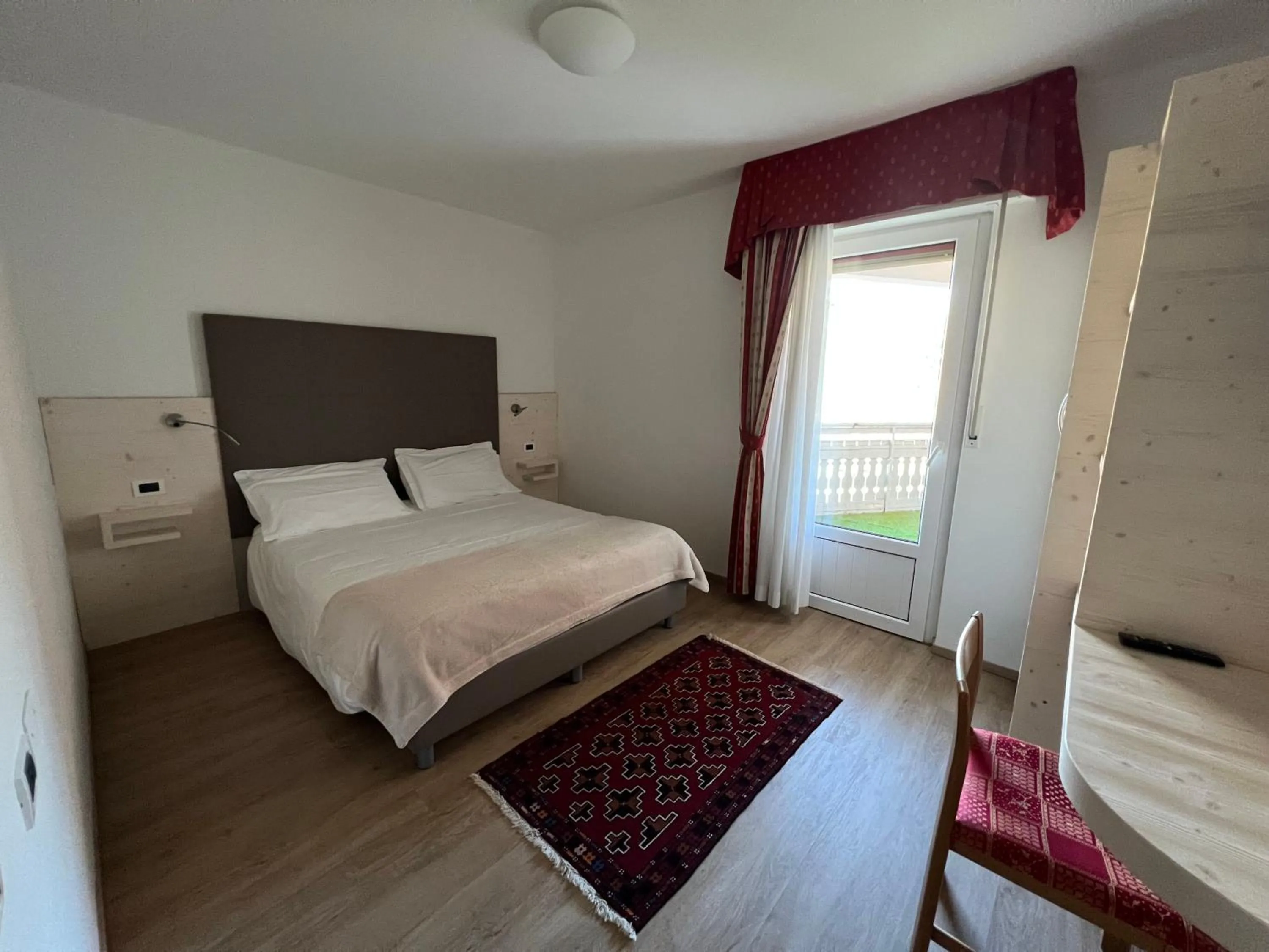 Bedroom, Bed in Hotel Dolomiti