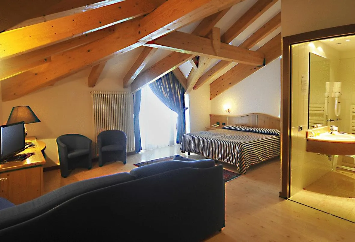 Photo of the whole room, Bed in Hotel Dolomiti