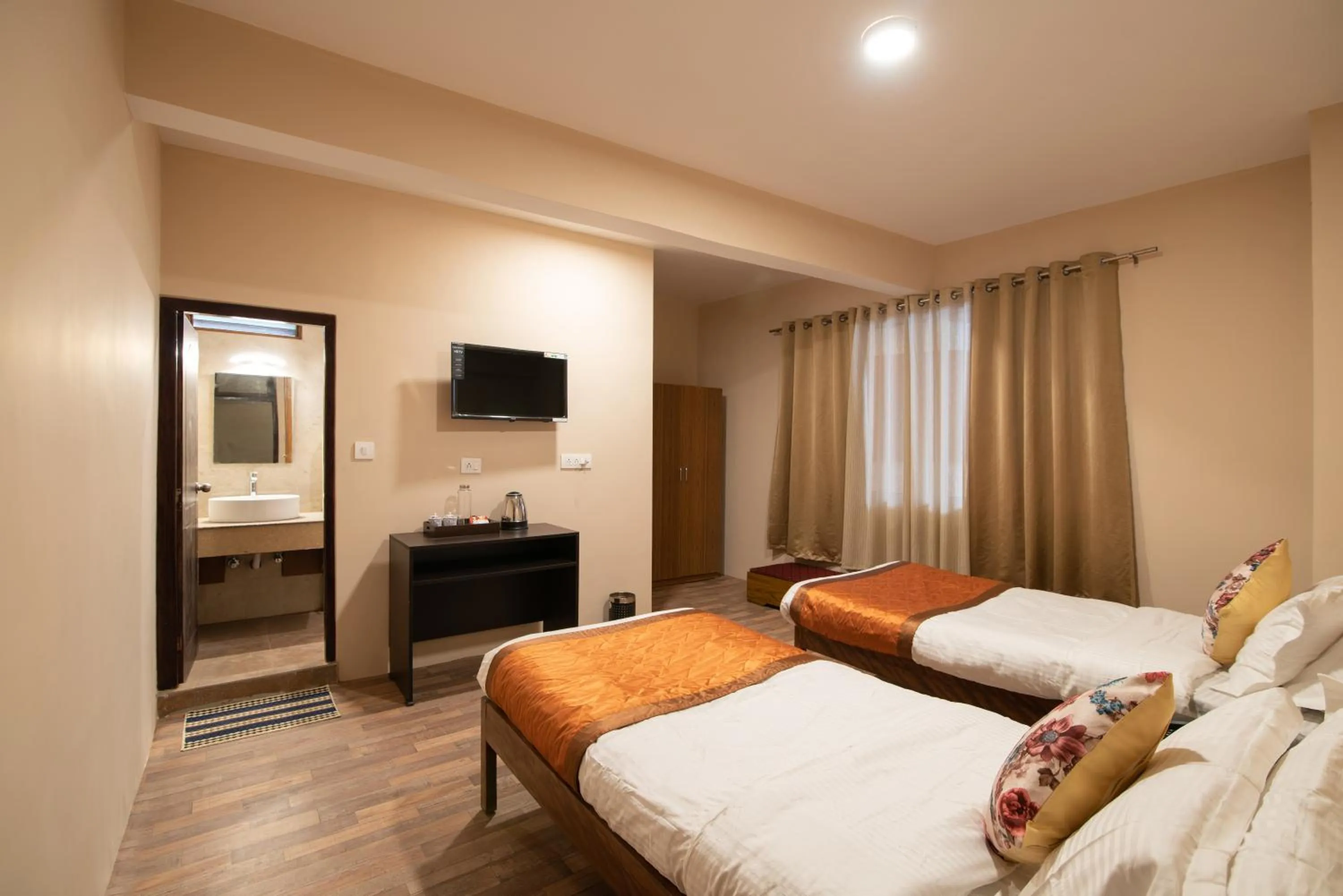 Bedroom, Bed in Hotel Shambhala