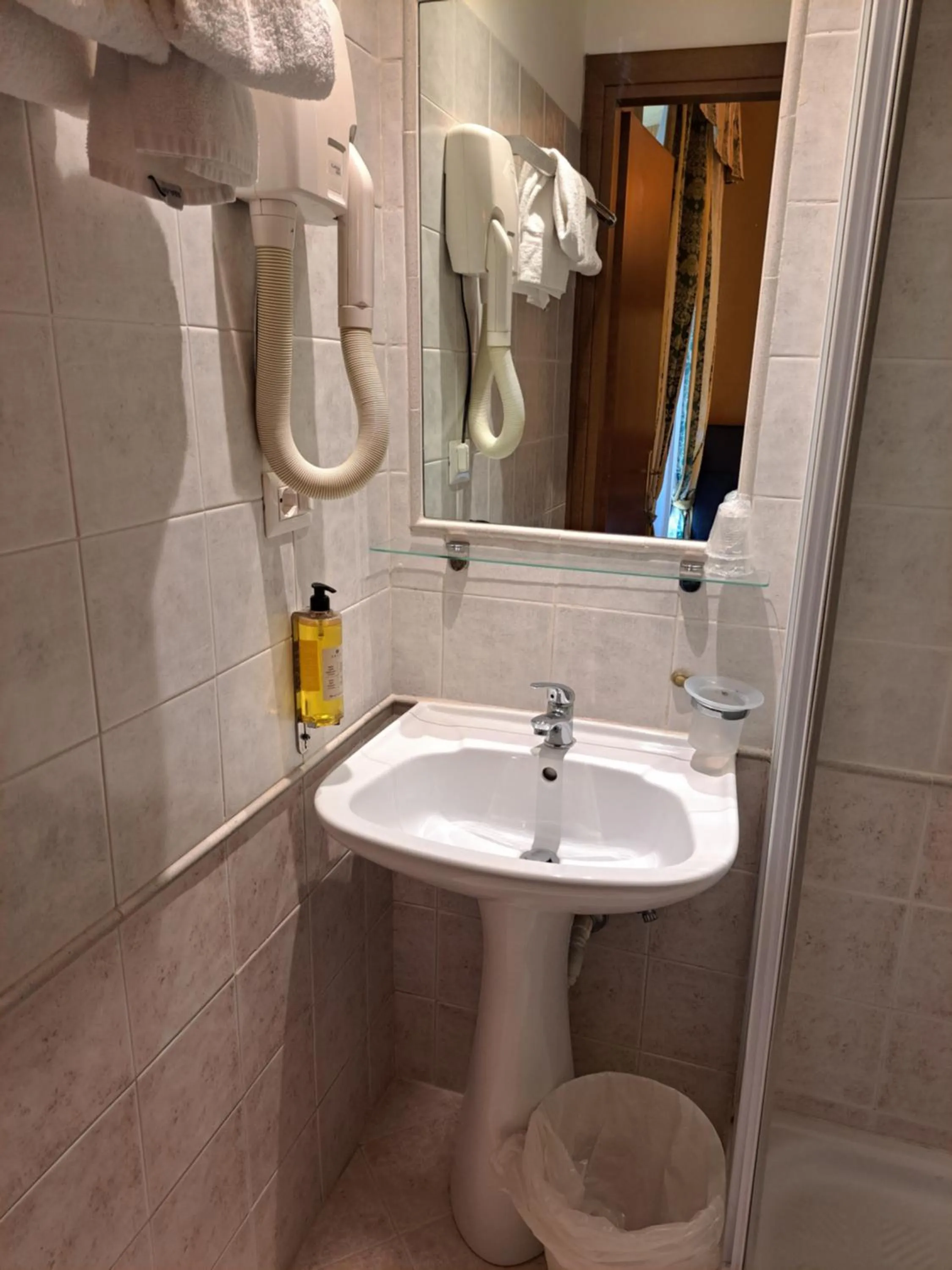 Shower in Hotel dei Quiriti