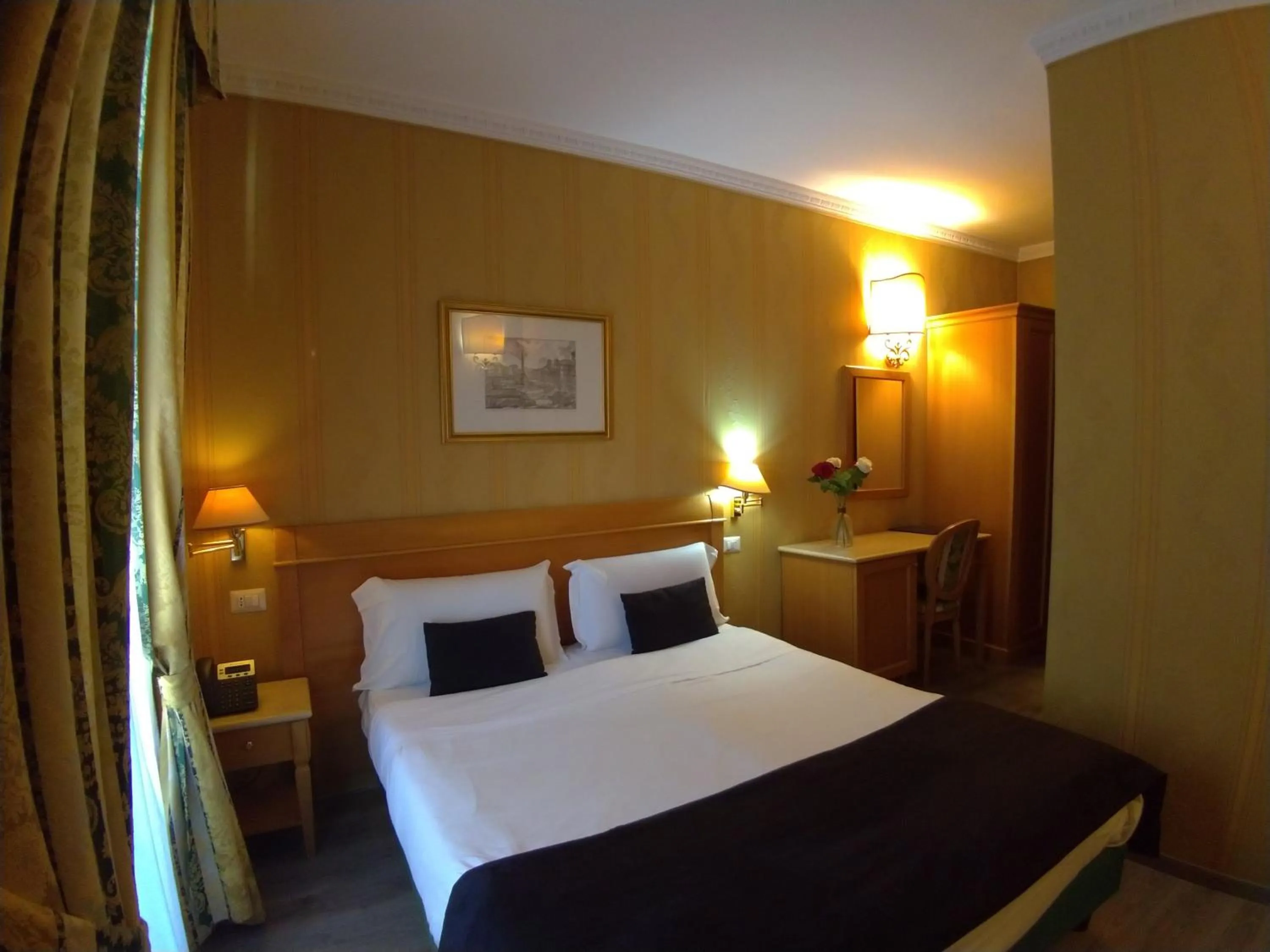 Photo of the whole room, Bed in Hotel dei Quiriti