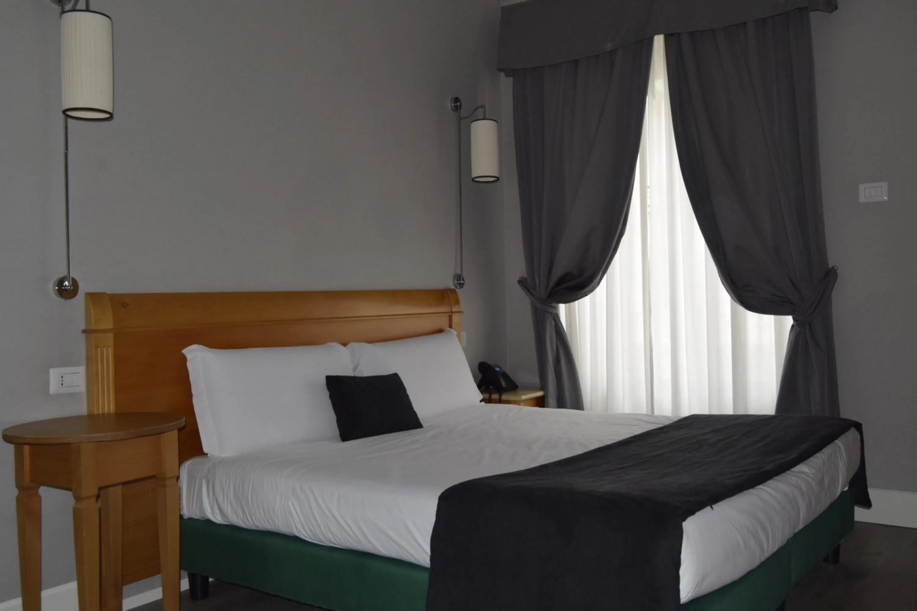 Photo of the whole room, Bed in Hotel dei Quiriti